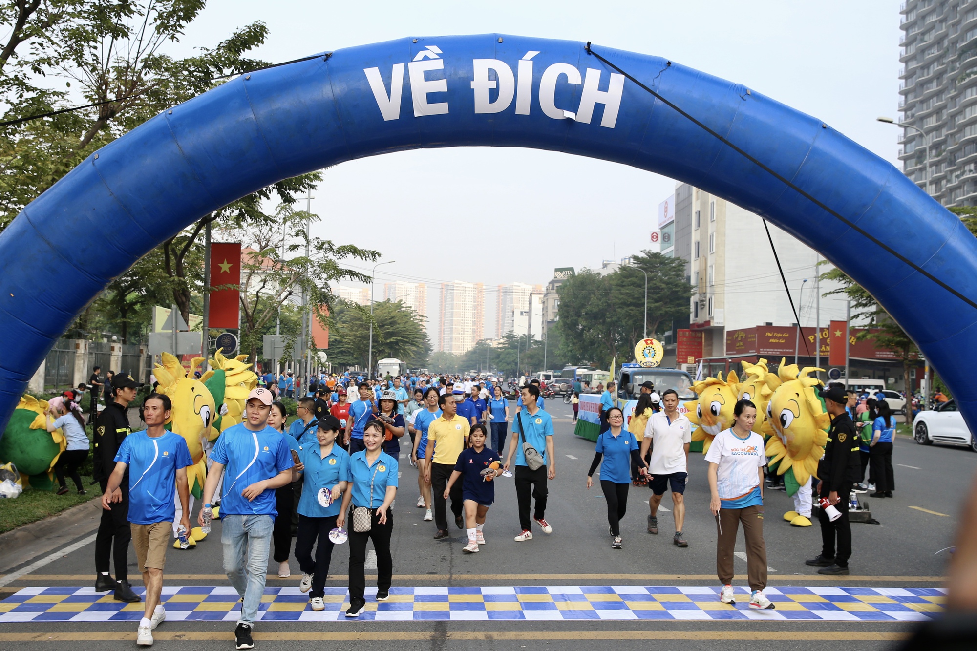 &ldquo;Triệu bước ch&acirc;n, một tấm l&ograve;ng&rdquo;: Những khoảnh khắc đ&aacute;ng nhớ- Ảnh 16.