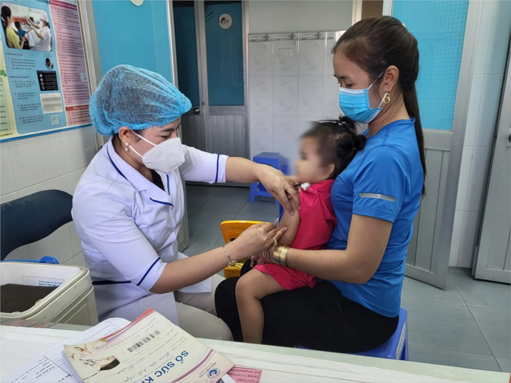 Sau 1 tuần, hơn 5.000 trẻ được ti&ecirc;m vắc-xin "5 trong 1"- Ảnh 1.