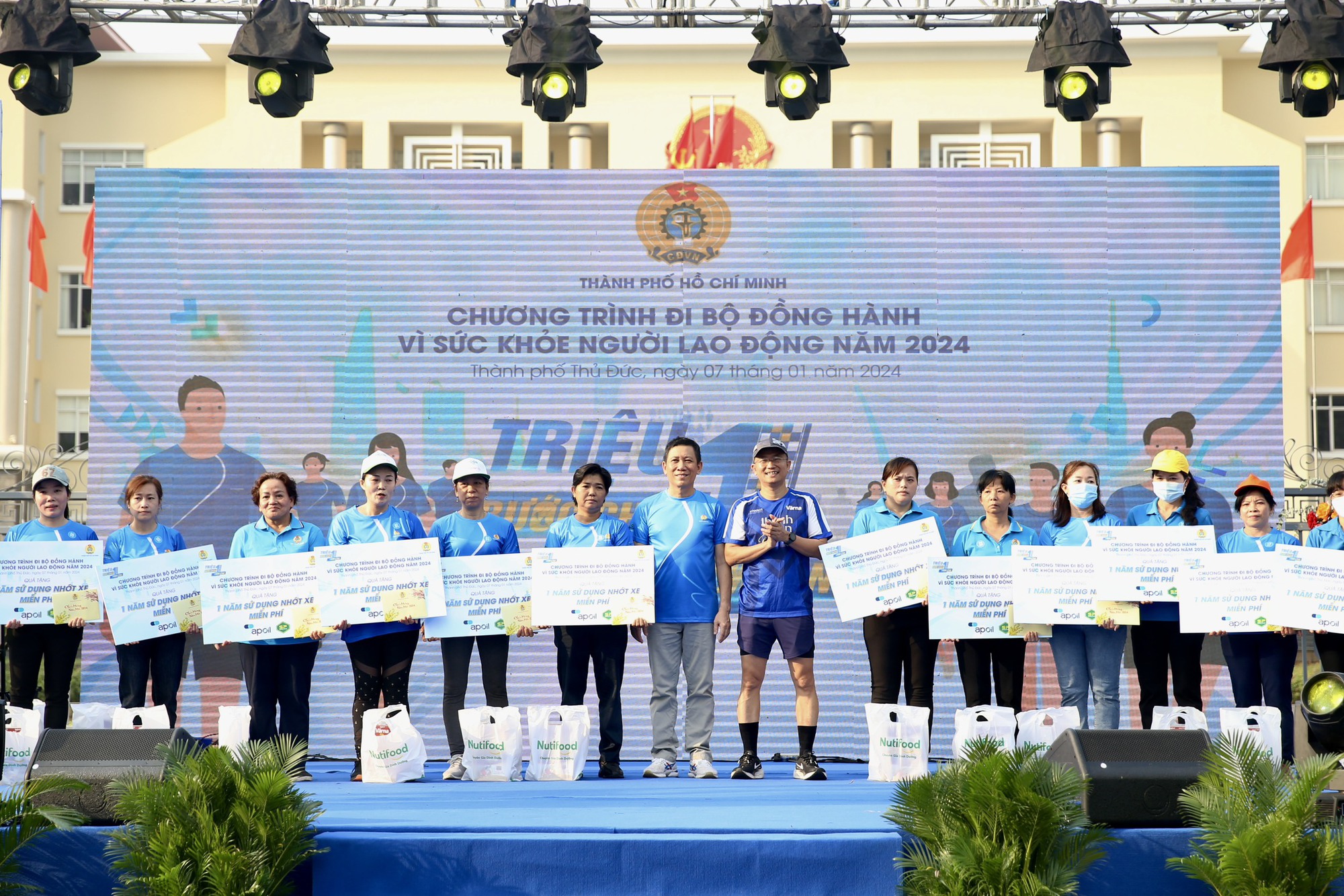 Hơn 3 tỉ đồng chăm lo Tết cho công nhân, người lao động- Ảnh 9.