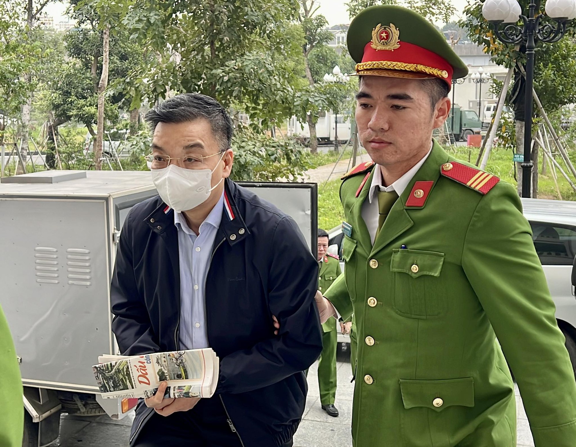 Vụ Việt &Aacute;: V&igrave; sao cựu bộ trưởng được đề nghị mức &aacute;n dưới khung?- Ảnh 3.