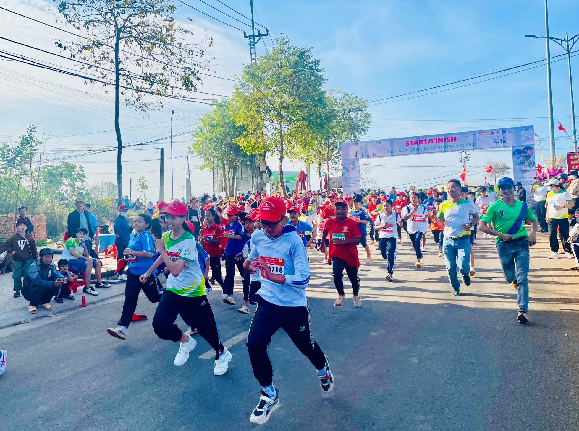 Hơn 220 thiếu nhi tham gia giải chạy Kids Run 2024 tại huyện Tuy Đức- Ảnh 3.