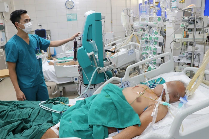 Nguy kịch v&igrave; nhiễm đồng thời cả c&uacute;m A v&agrave; COVID-19- Ảnh 1.