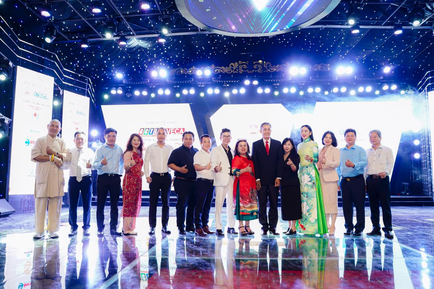 Danh ca Long Nhật nhận vinh danh "Nghệ sĩ nh&acirc;n &aacute;i- cống hiến" giai đoạn 2020-2023- Ảnh 3.