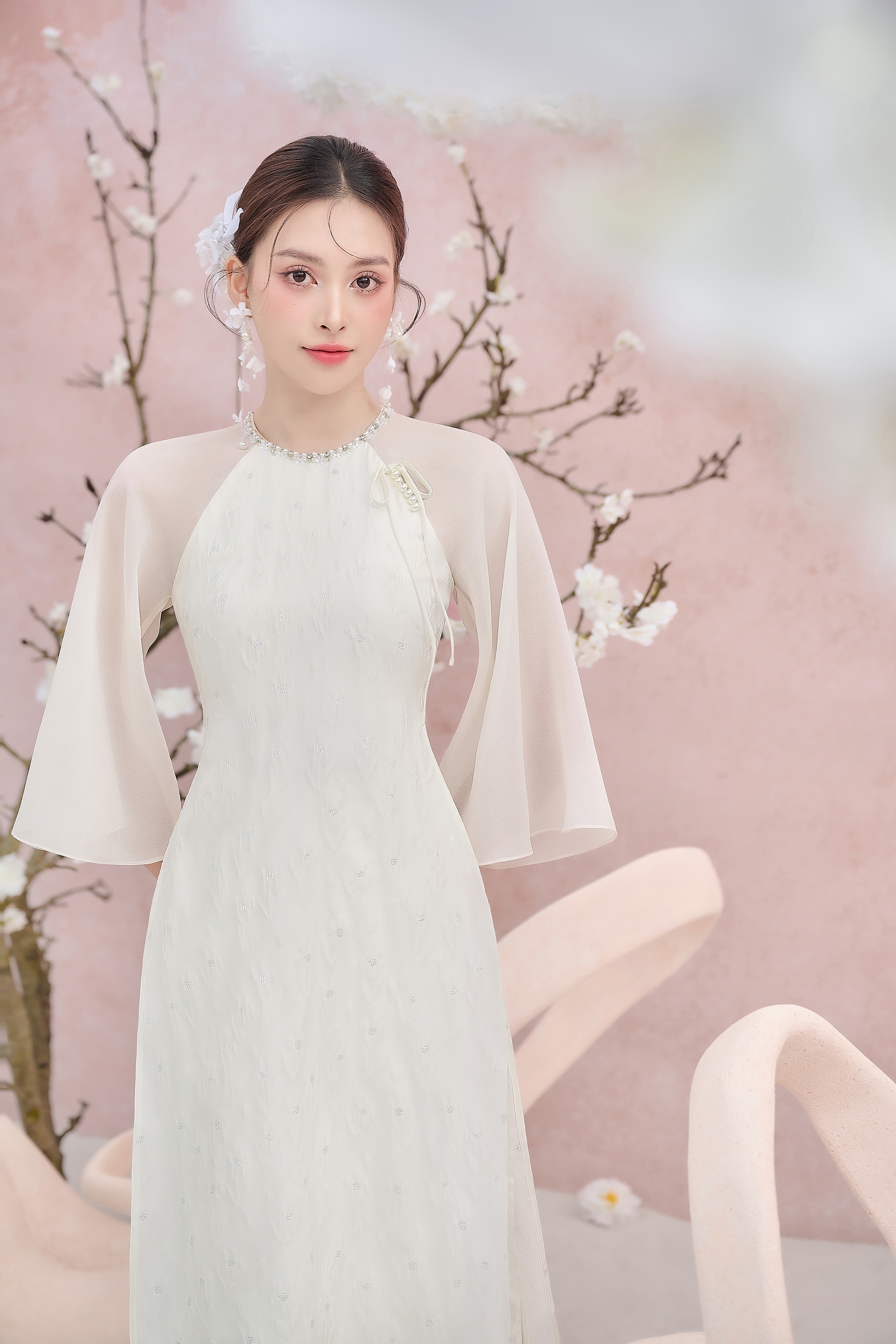 Hoa hậu Tiểu Vy kiêu sa trong áo dài tân thời- Ảnh 14.