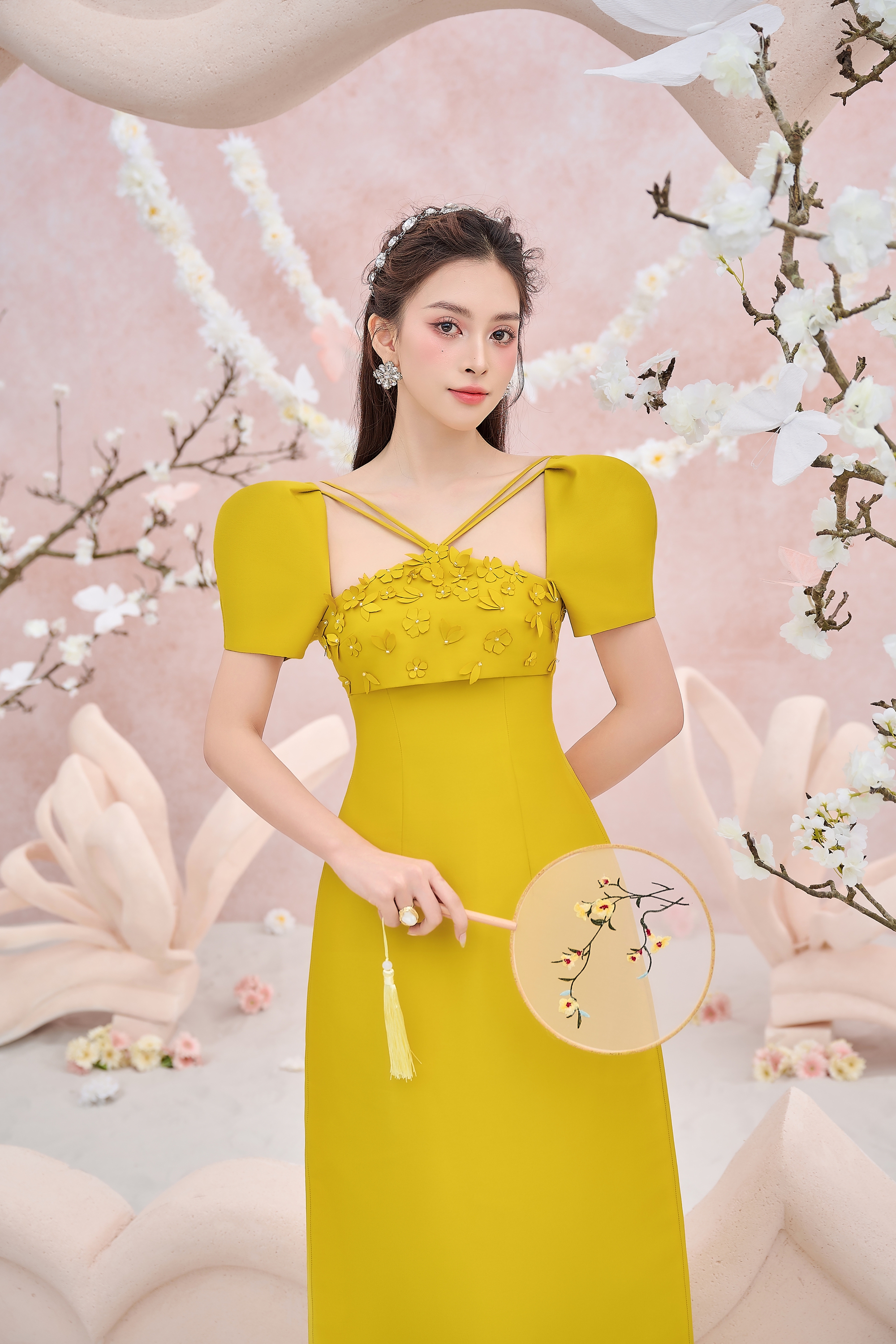 Hoa hậu Tiểu Vy kiêu sa trong áo dài tân thời- Ảnh 5.