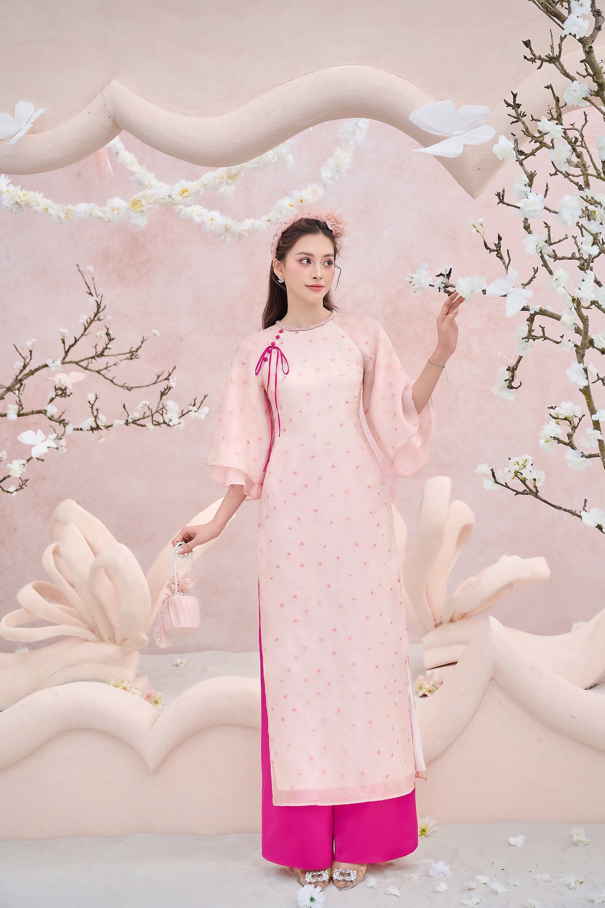 Hoa hậu Tiểu Vy kiêu sa trong áo dài tân thời- Ảnh 12.