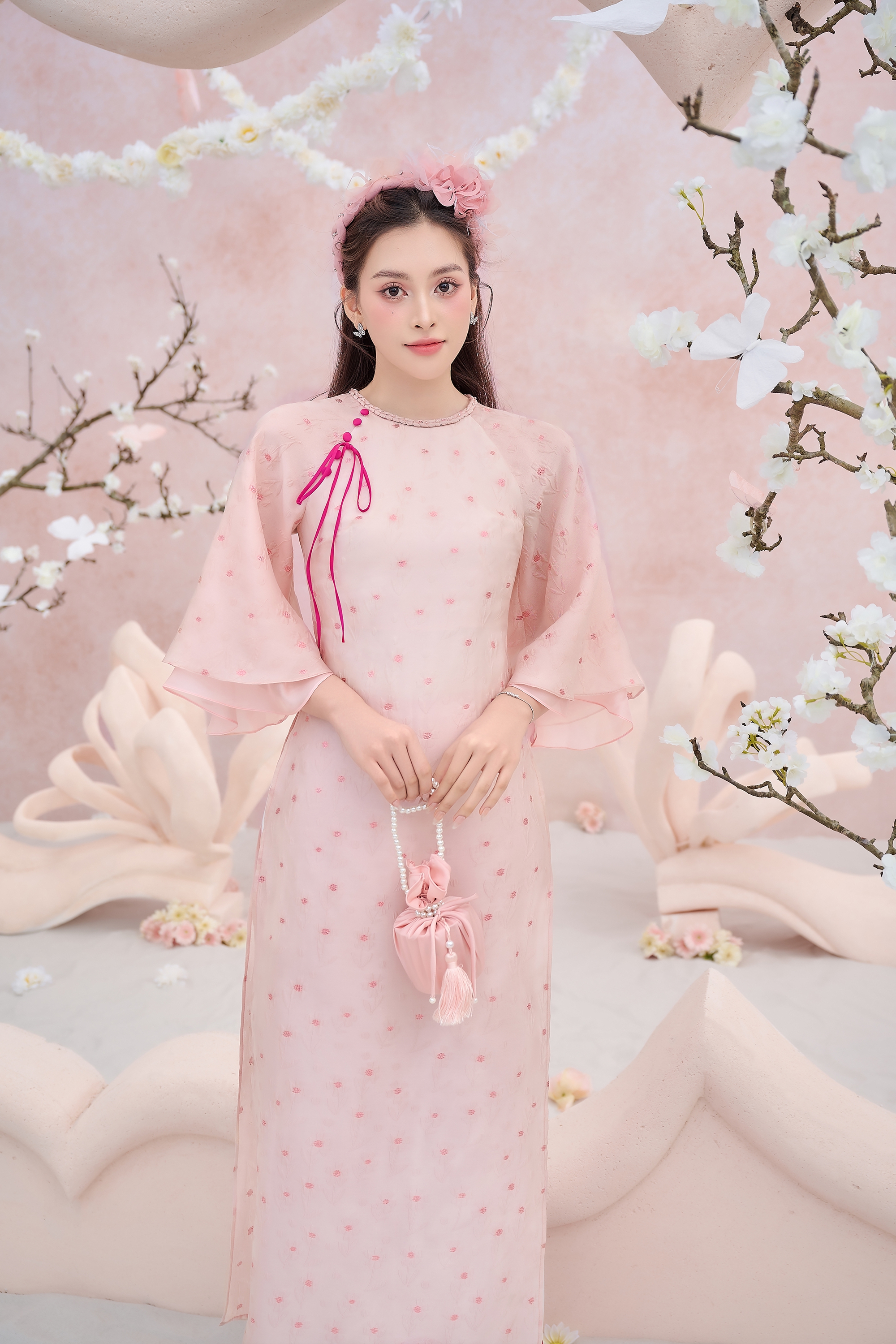 Hoa hậu Tiểu Vy kiêu sa trong áo dài tân thời- Ảnh 13.