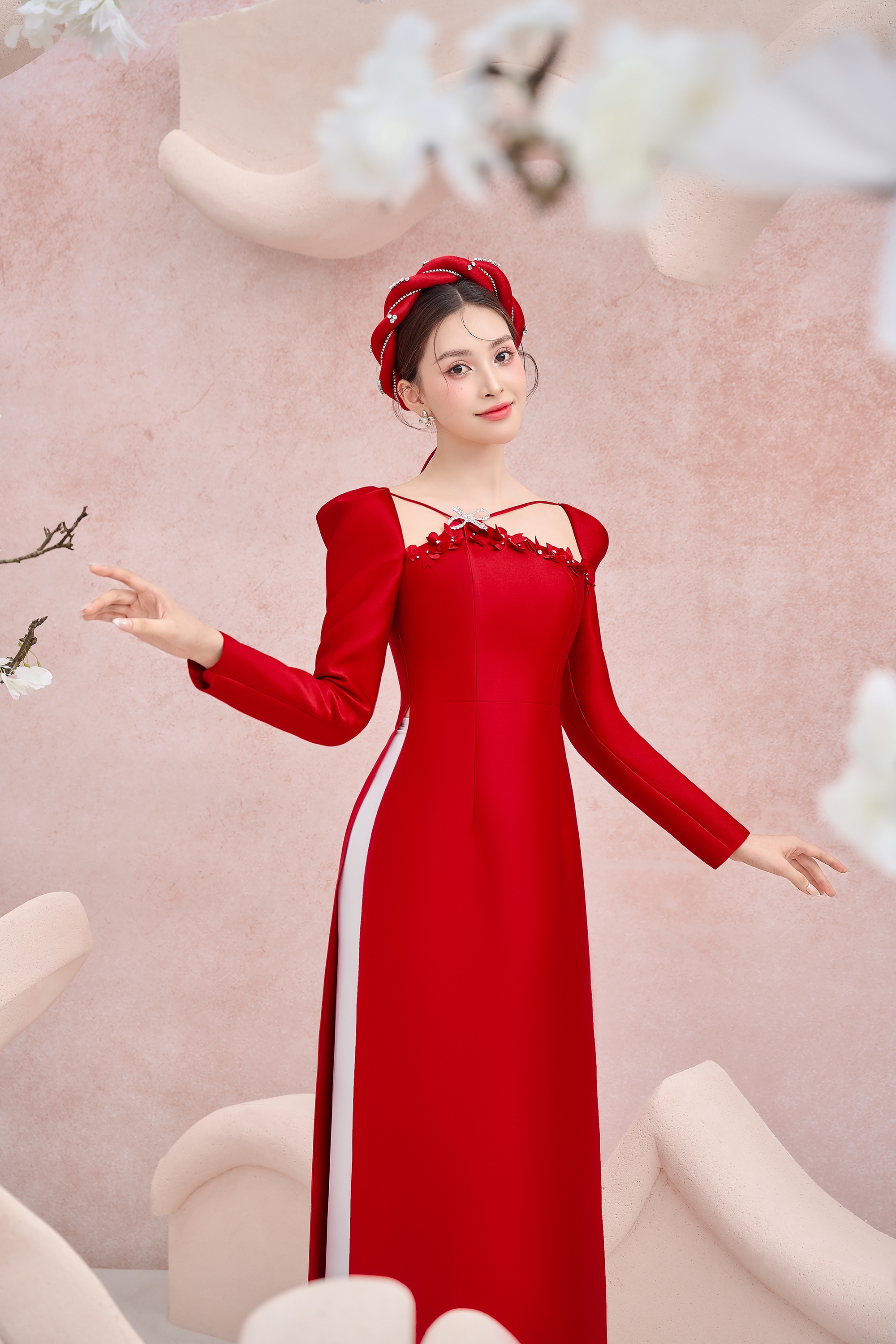 Hoa hậu Tiểu Vy kiêu sa trong áo dài tân thời- Ảnh 4.