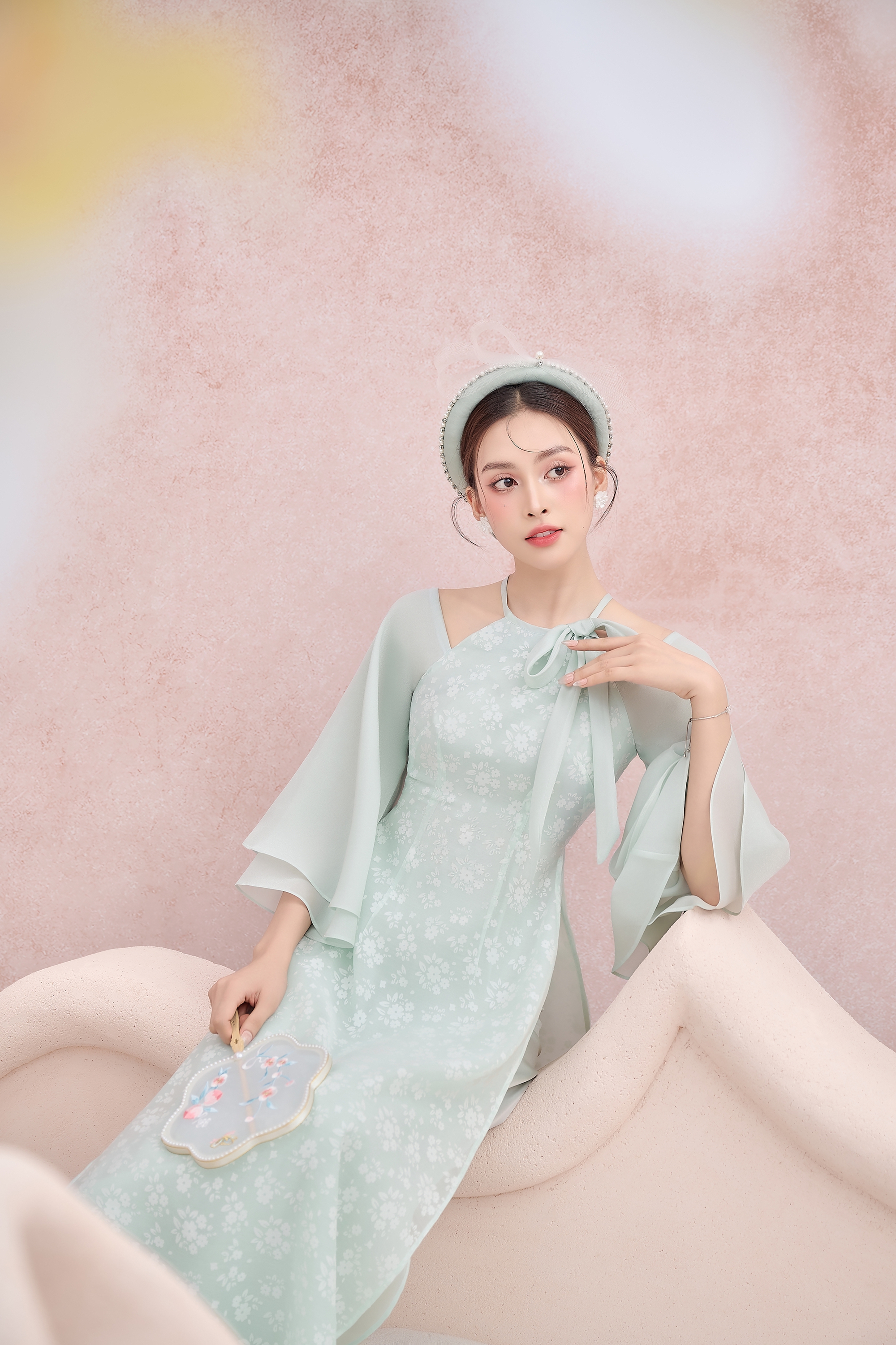 Hoa hậu Tiểu Vy kiêu sa trong áo dài tân thời- Ảnh 7.