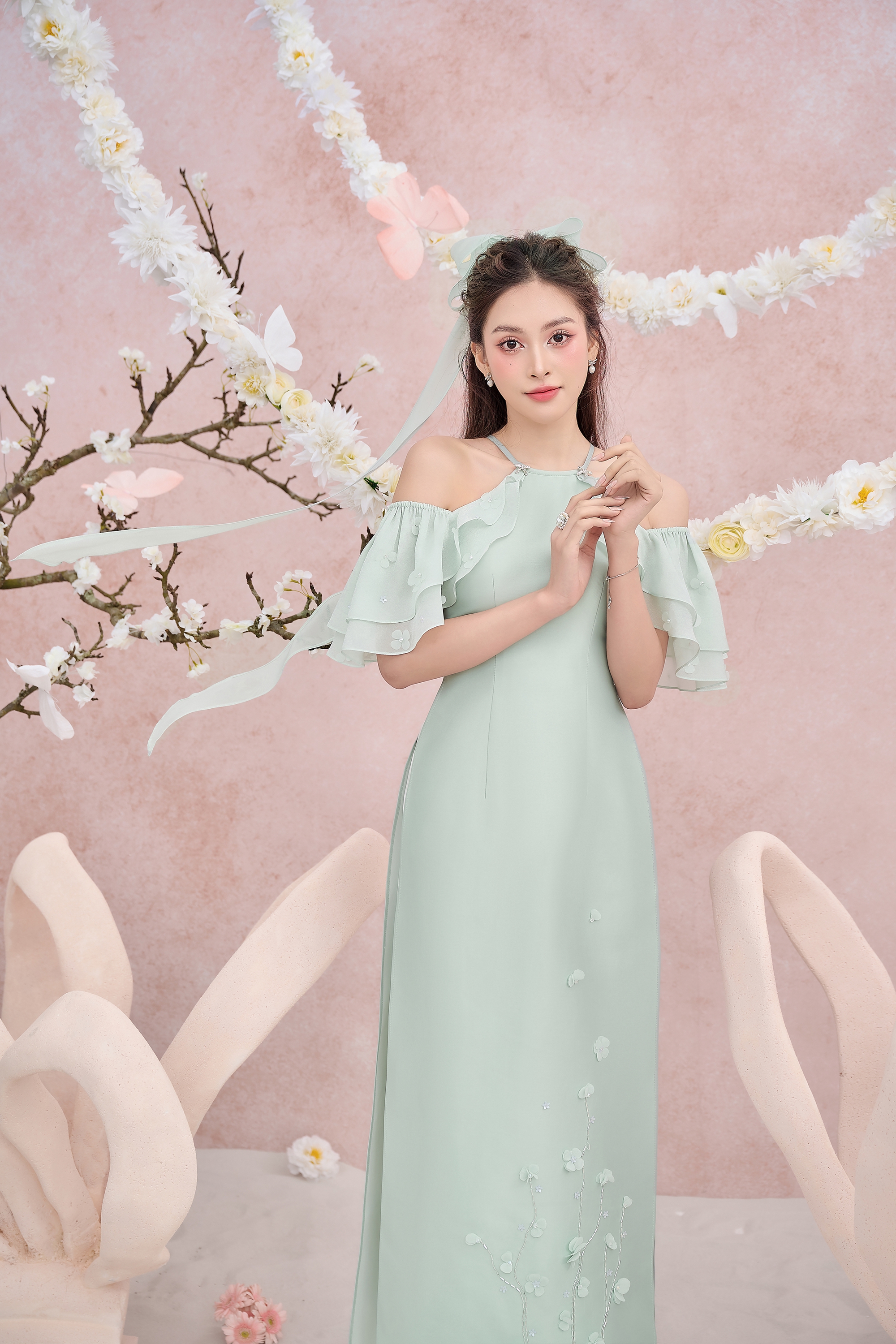 Hoa hậu Tiểu Vy kiêu sa trong áo dài tân thời- Ảnh 8.