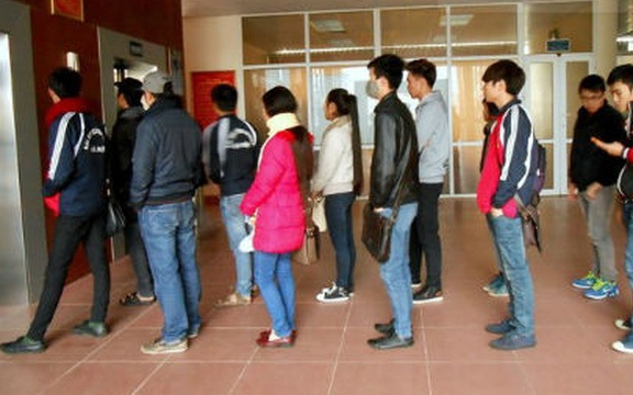 Văn hóa xếp hàng: Chuyện cũ vẫn phải nói!