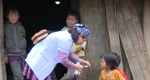 Nữ cán bộ y tế mở lối thoát nghèo ở Hang Kia - Pà Cò- Ảnh 2.