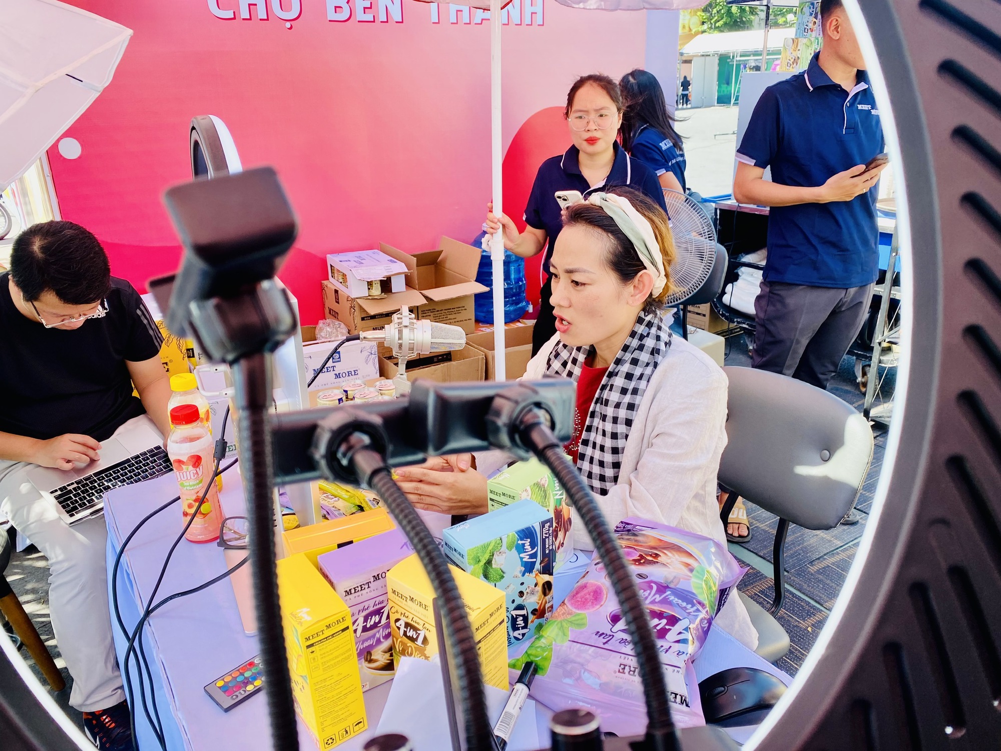 Bán lẻ trực tuyến thắng thế- Ảnh 1.