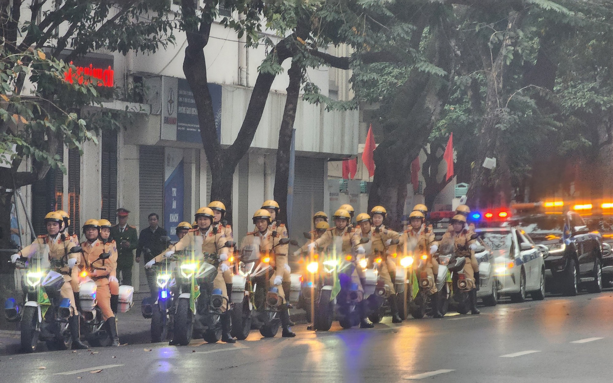 Phó Thủ tướng yêu cầu thượng tôn pháp luật khi tham gia giao thông