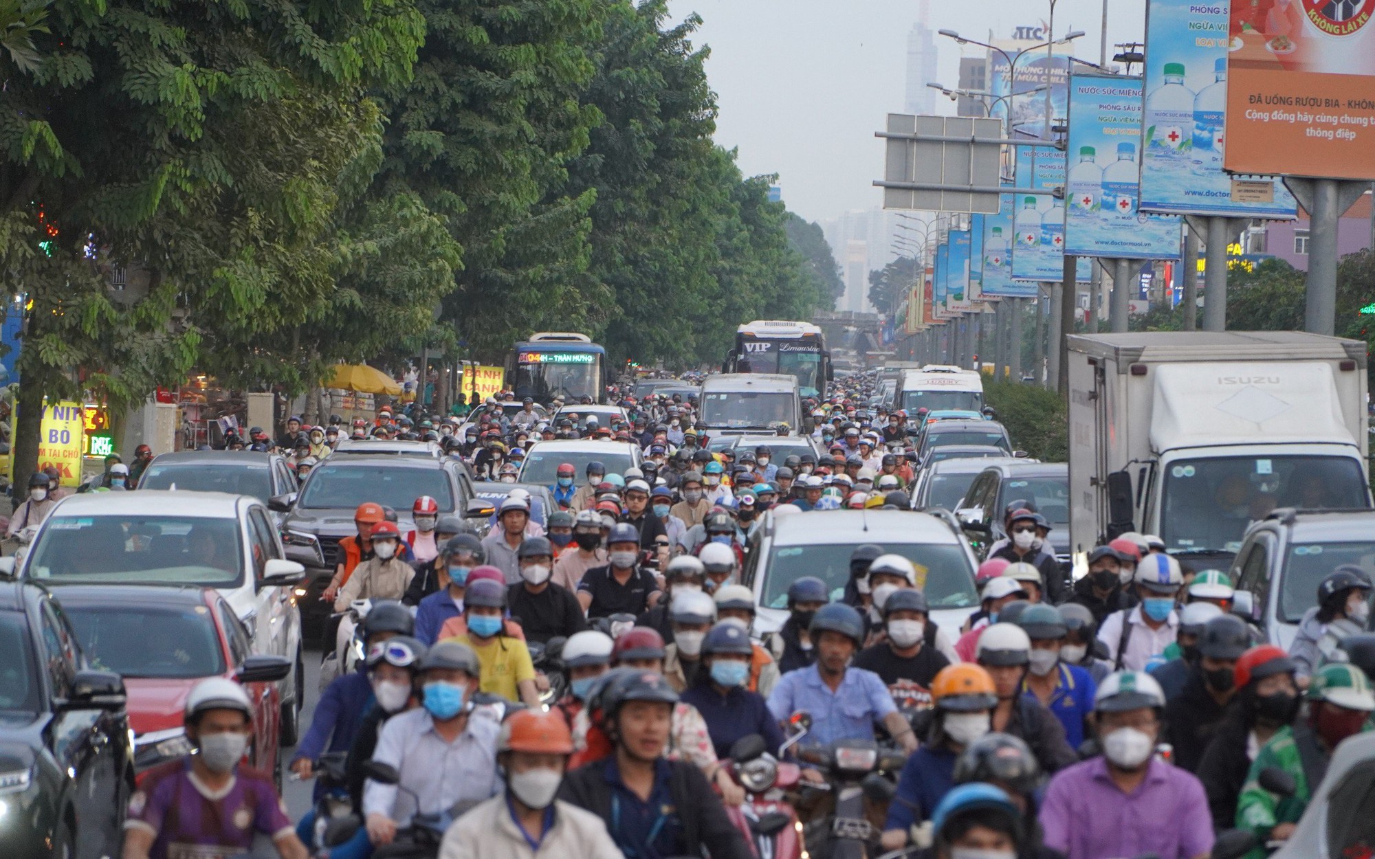 Giảm thiểu ùn ứ cửa ngõ sân bay