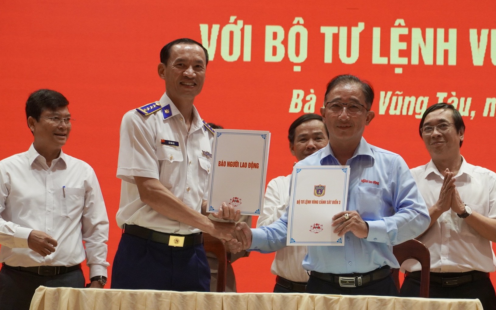 Sát cánh cùng Cảnh sát biển