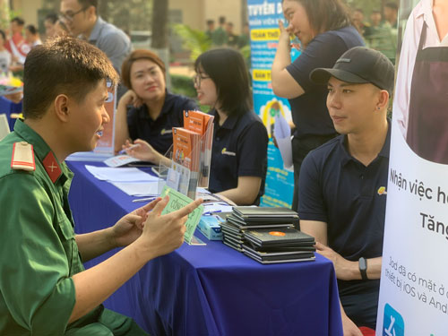 Qu&acirc;n nh&acirc;n chuẩn bị xuất ngũ t&igrave;m việc tại một ng&agrave;y hội việc l&agrave;m, tổ chức th&aacute;ng 12-2023 tại TP HCM