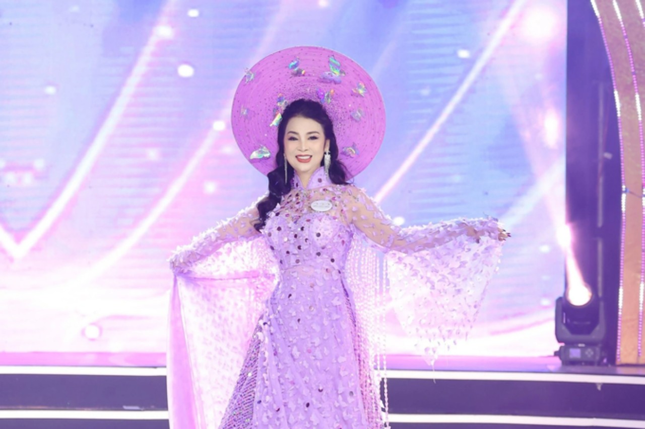 Nữ gi&aacute;m đốc bị bắt v&igrave; &ldquo;bảo k&ecirc;&rdquo; xe tải: L&agrave; &Aacute; hậu 1 cuộc thi người đẹp- Ảnh 1.