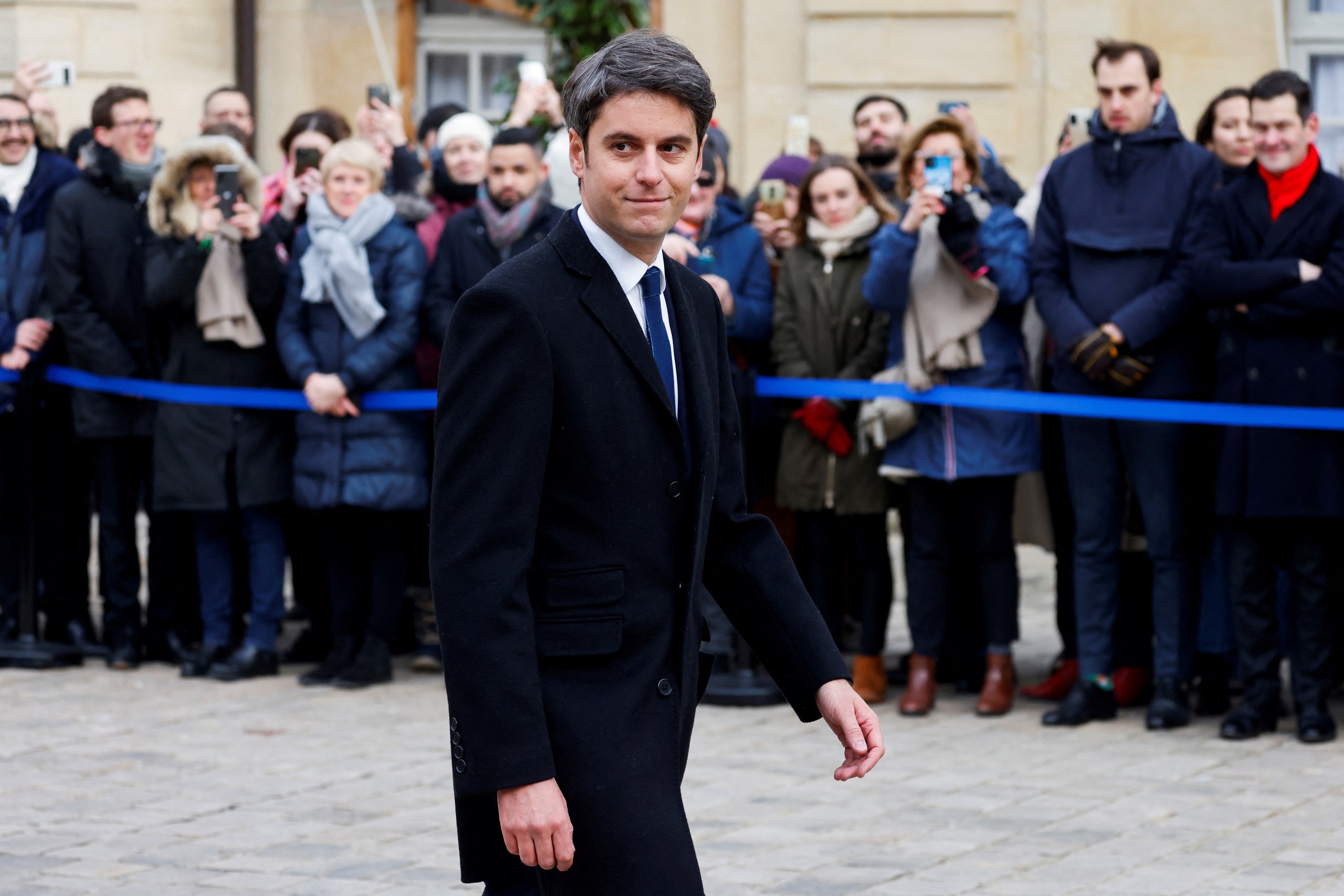 Tân Thủ tướng Pháp trong lễ chuyển giao tại thủ đô Paris ngày 9-1 Ảnh: REUTERS