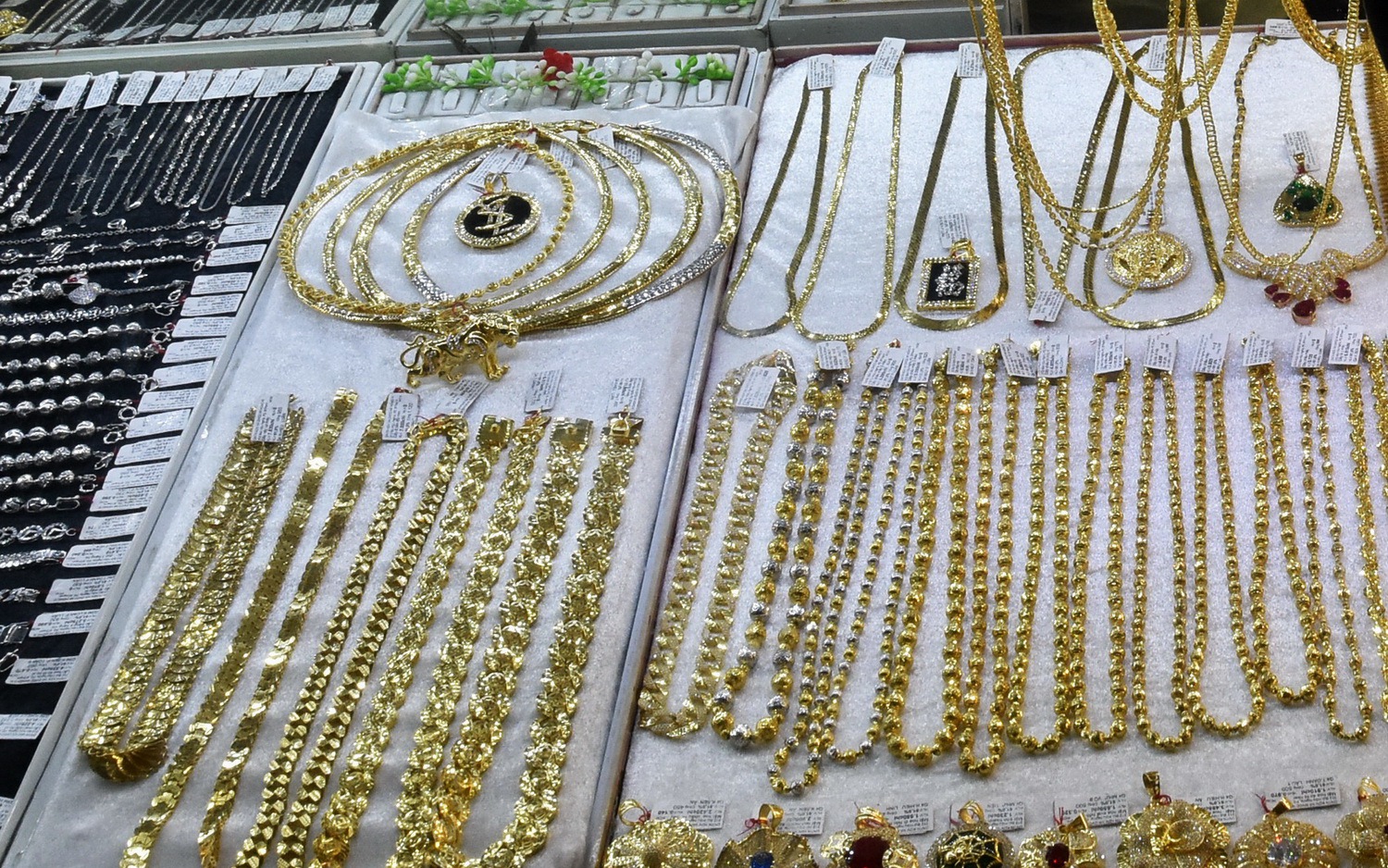 Giá vàng hôm nay, 10-1: Tiếp nối đà giảm