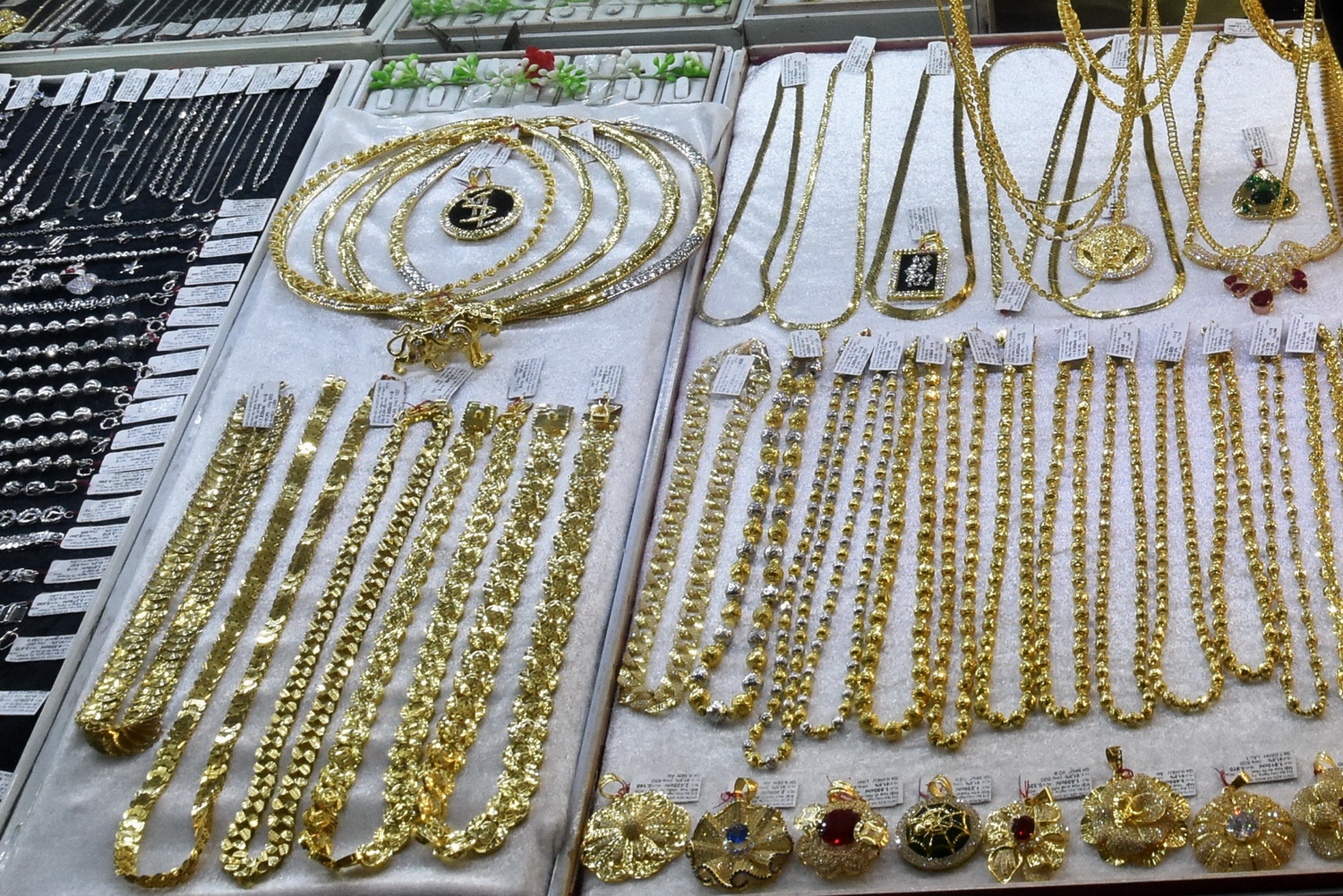 Giá vàng hôm nay, 10-1: Tiếp nối đà giảm- Ảnh 1.