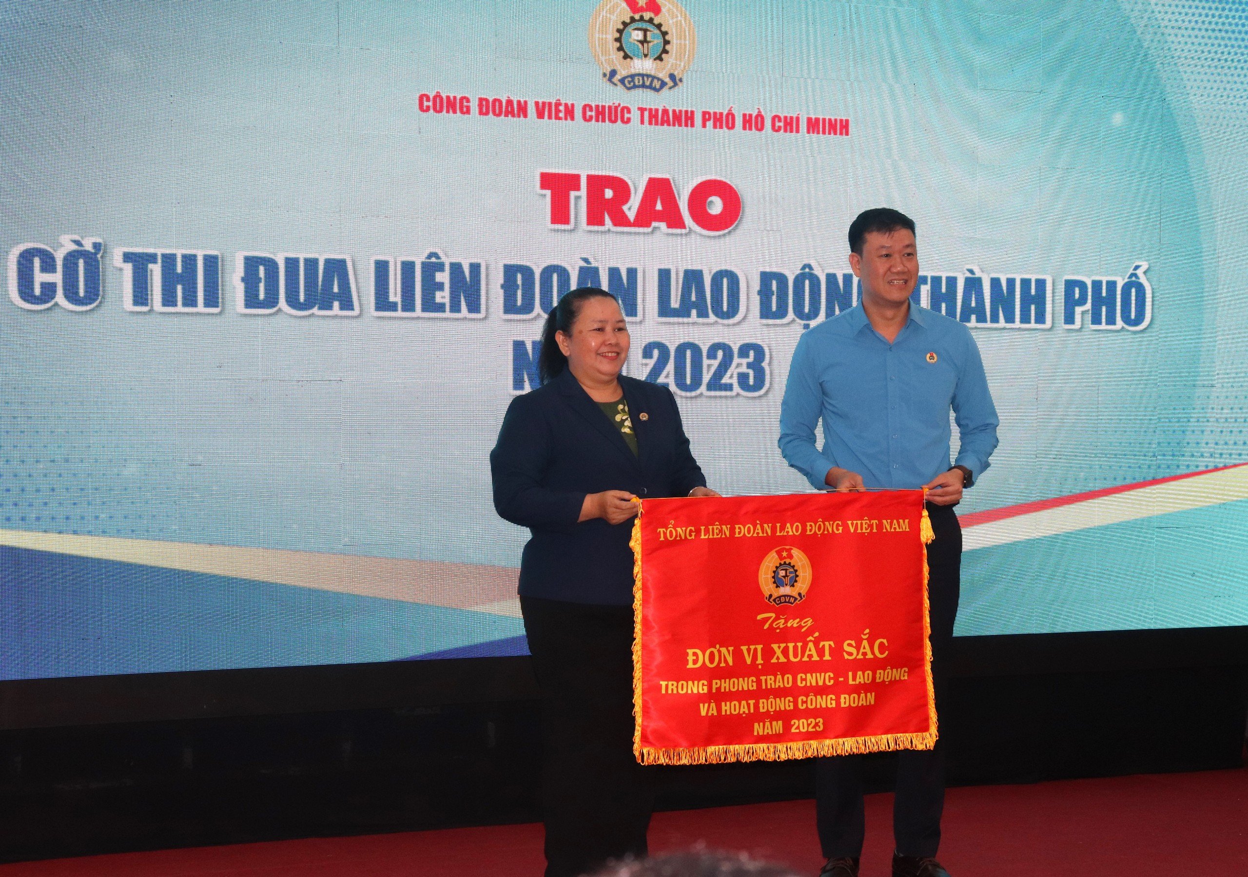 Hơn 25 tỉ đồng chăm lo Tết cho đoàn viên, công chức, viên chức- Ảnh 2.