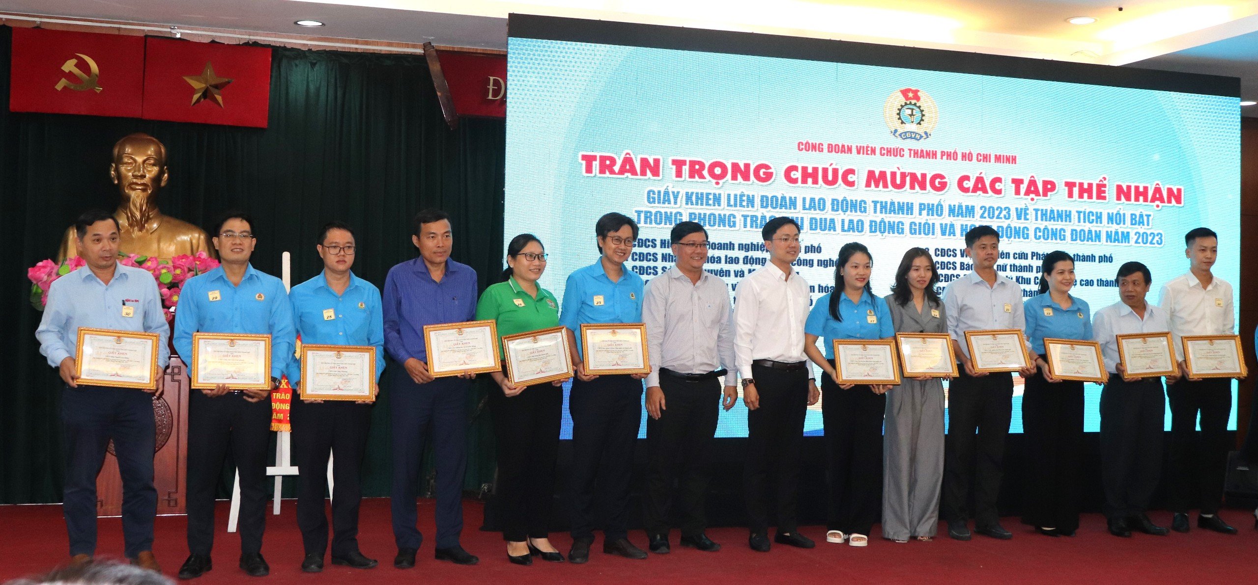 Hơn 25 tỉ đồng chăm lo Tết cho đoàn viên, công chức, viên chức- Ảnh 3.