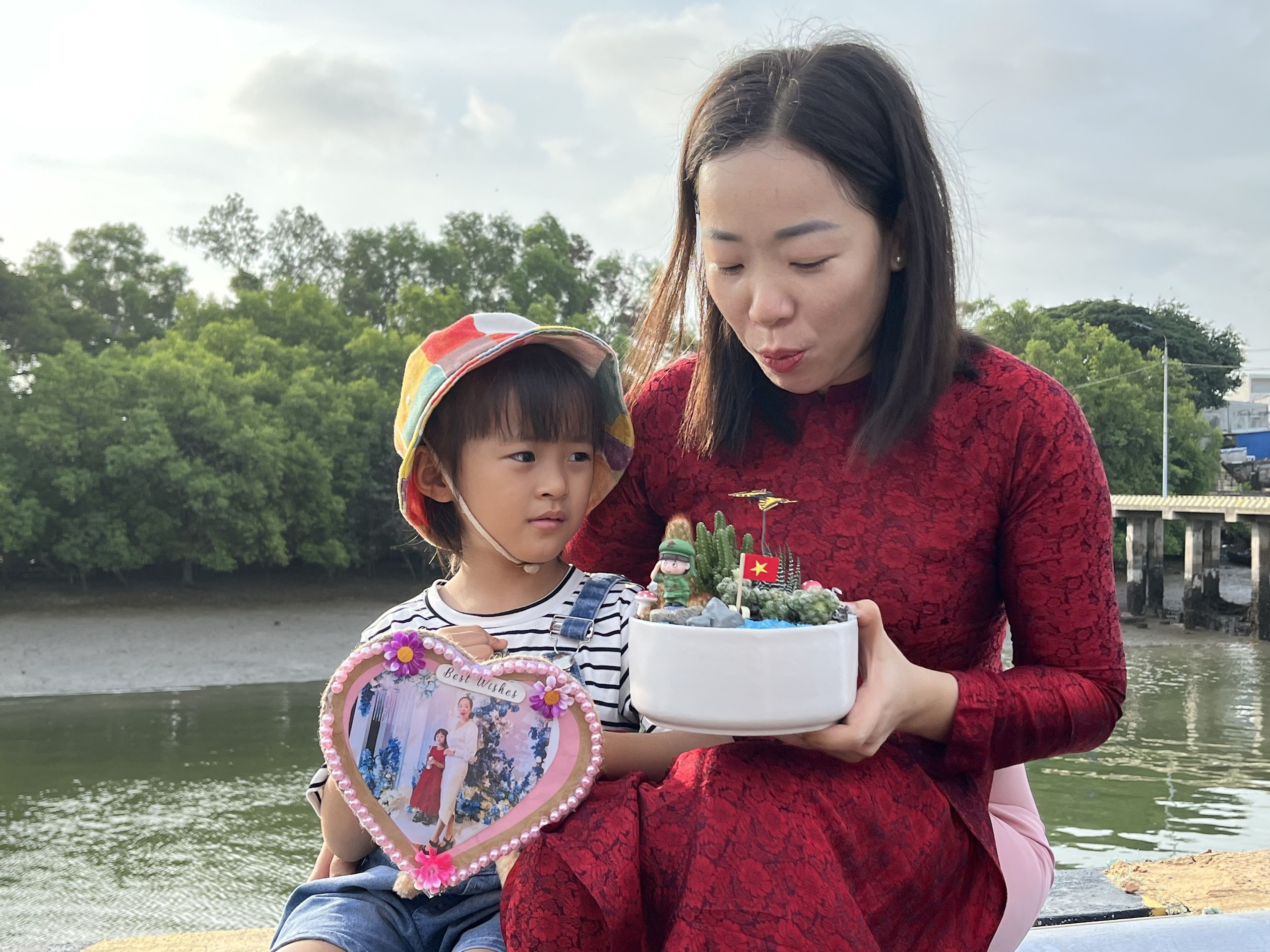 Chuyến t&agrave;u y&ecirc;u thương đến chiến sĩ nh&agrave; gi&agrave;n- Ảnh 3.