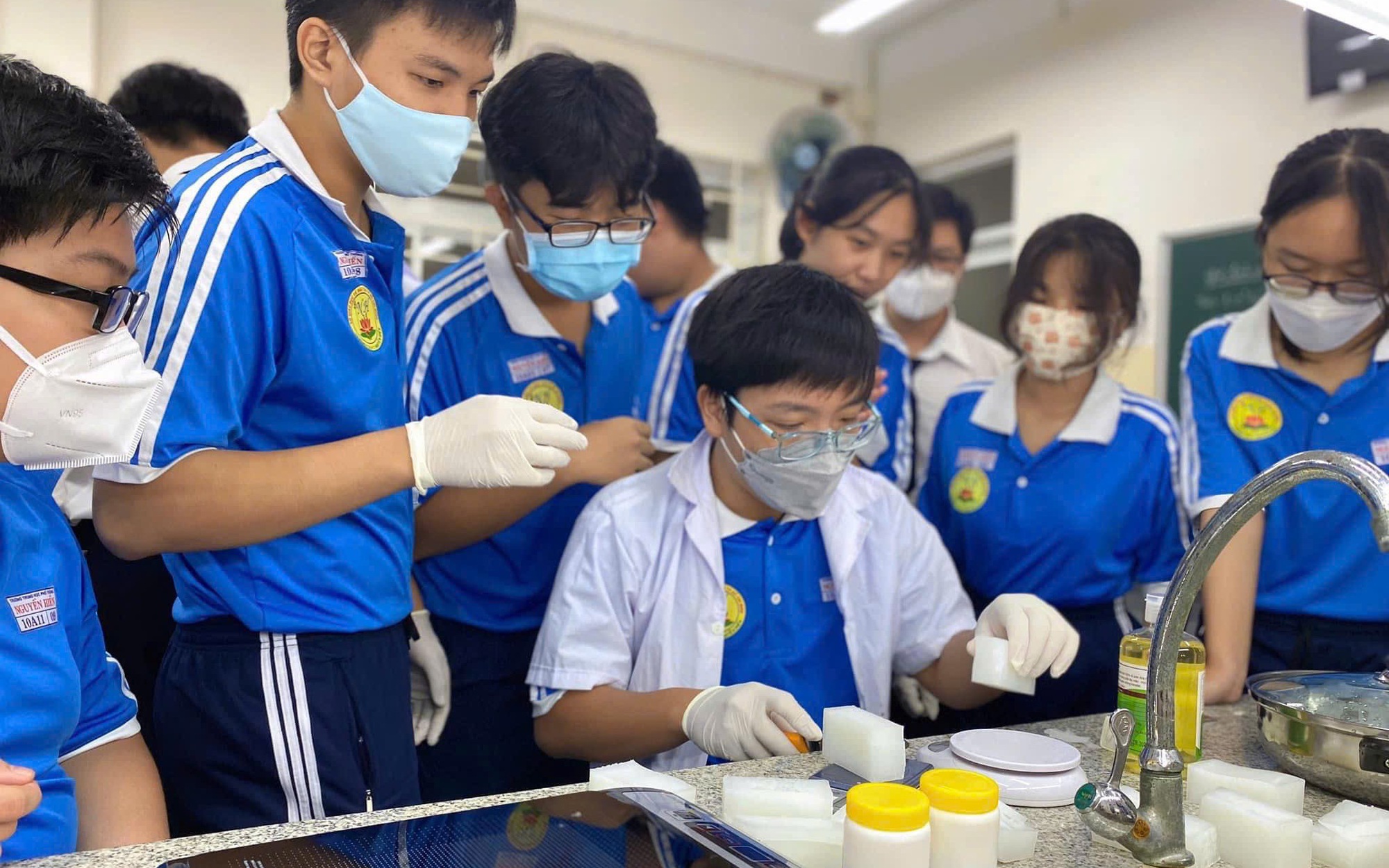 Chật vật với chương trình giáo dục phổ thông mới (*): Dạy "chay" vì thiếu thiết bị