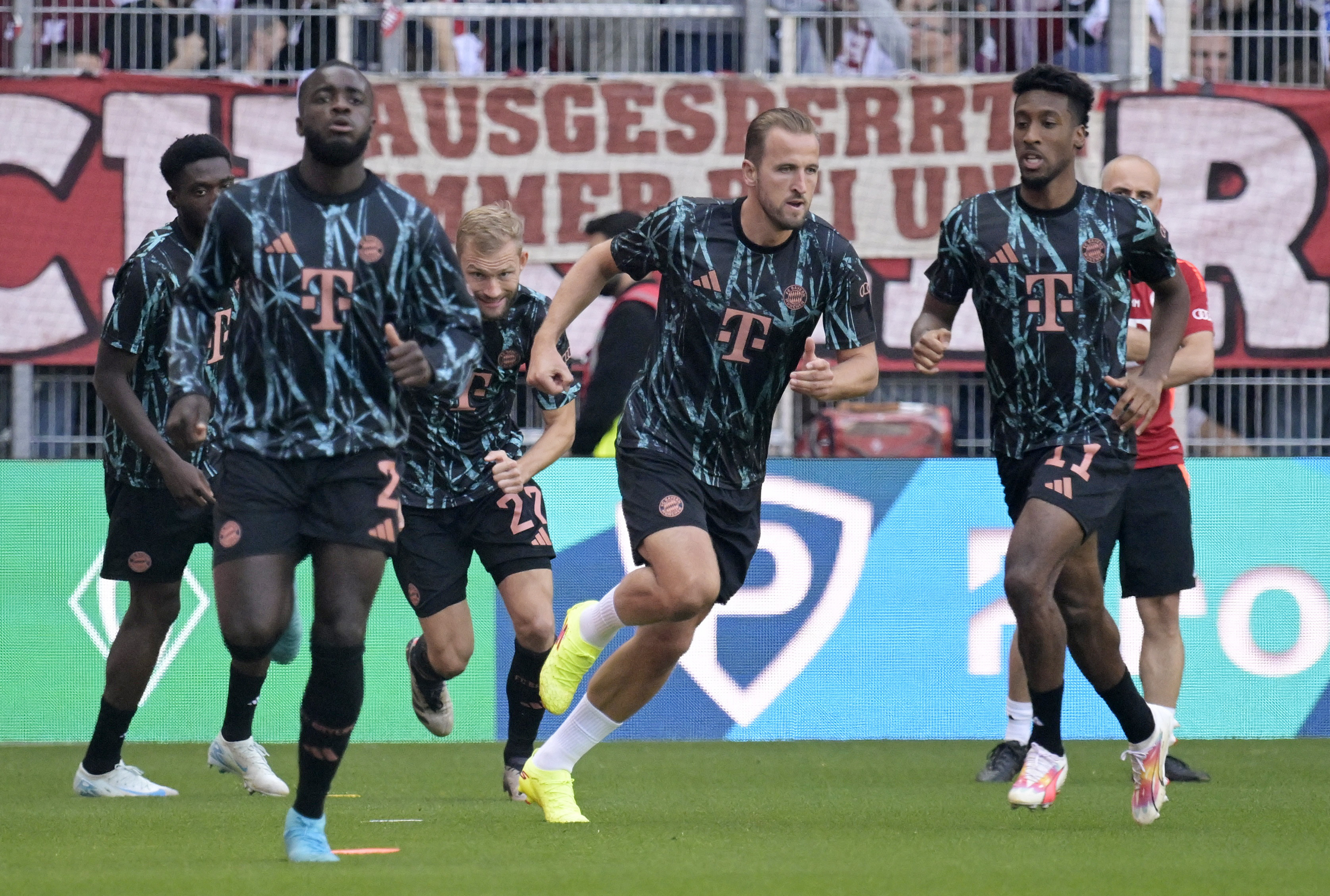 Aston Villa kh&oacute; cản bước Bayern Munich- Ảnh 1.