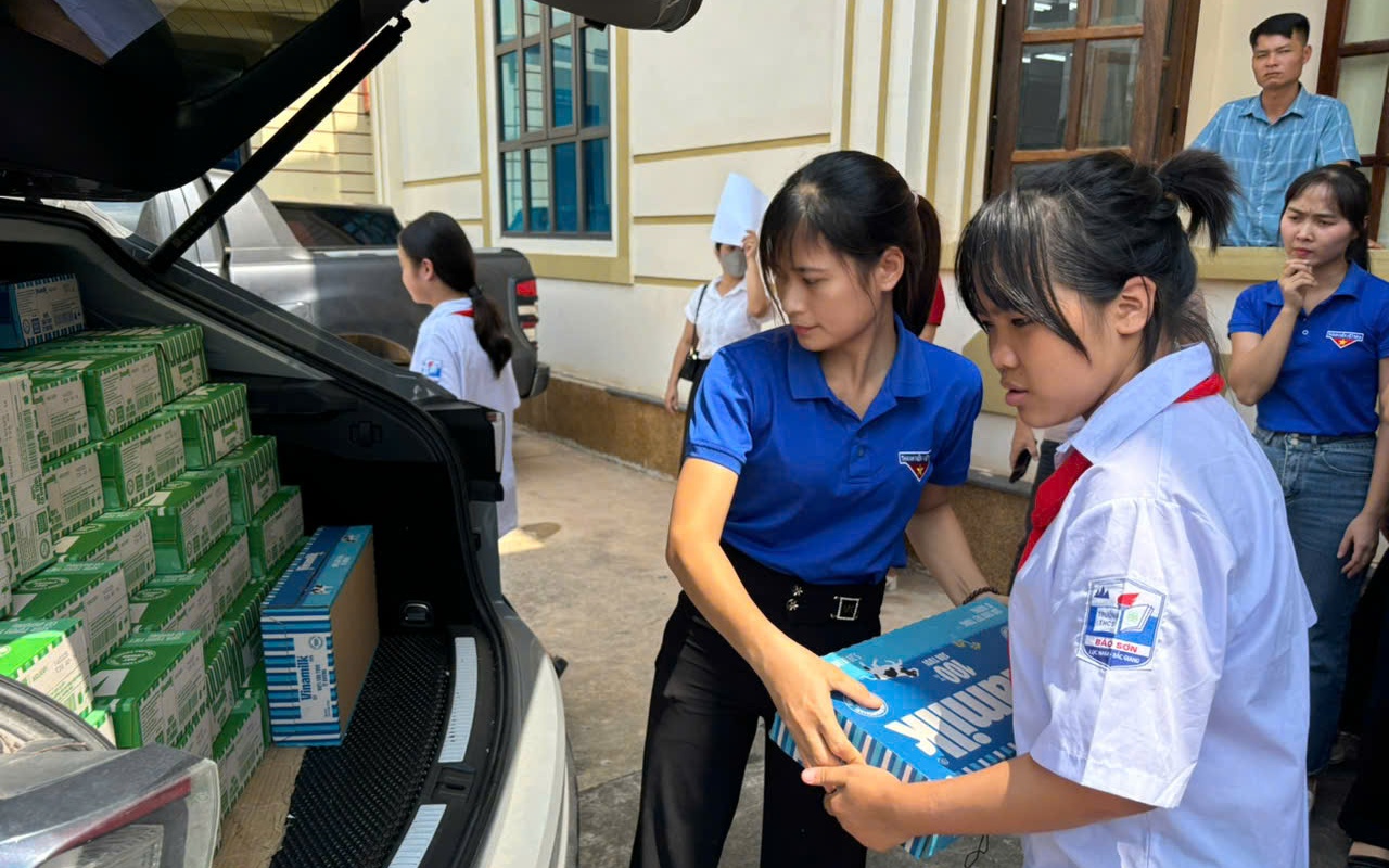 Cộng đồng góp 1, Vinamilk góp thêm 1 để nhân đôi hỗ trợ học sinh các tỉnh gặp thiên tai