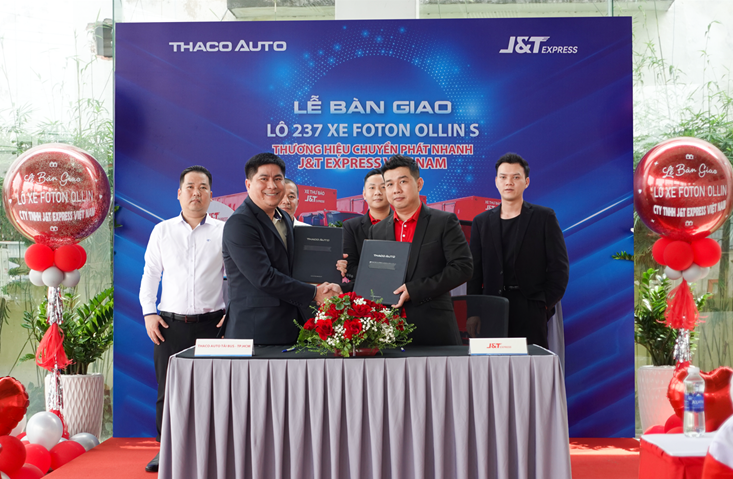 THACO AUTO b&agrave;n giao l&ocirc; 237 xe tải Foton Ollin cho J&T Express Việt Nam- Ảnh 1.