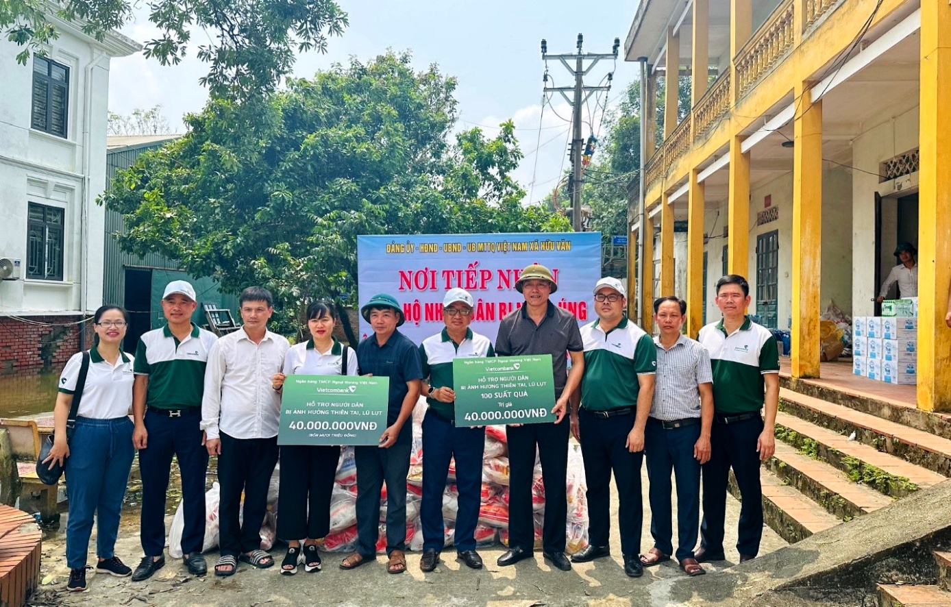 Vietcombank triển khai ch&iacute;nh s&aacute;ch giảm l&atilde;i suất cho vay để hỗ trợ c&aacute; nh&acirc;n, doanh nghiệp bị ảnh hưởng bởi cơn b&atilde;o Yagi- Ảnh 1.