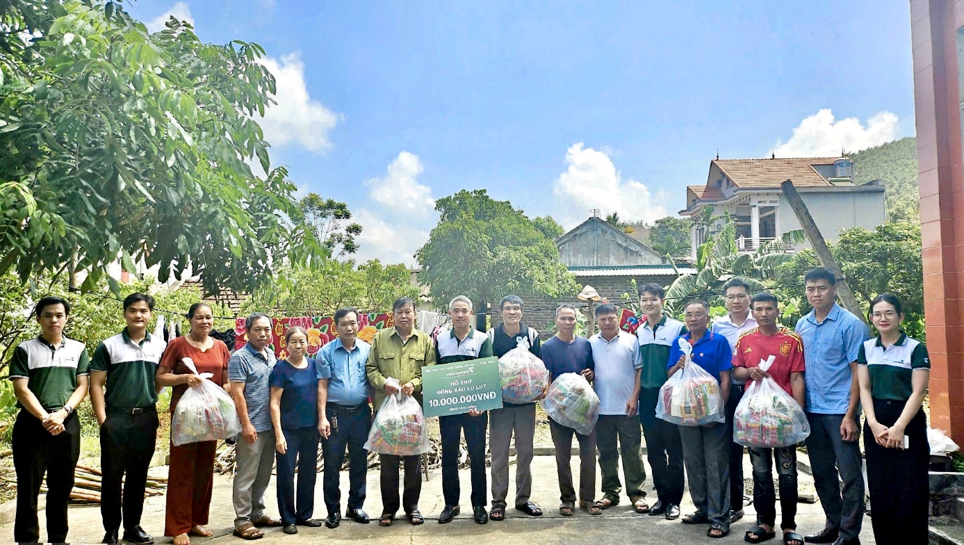 Vietcombank triển khai ch&iacute;nh s&aacute;ch giảm l&atilde;i suất cho vay để hỗ trợ c&aacute; nh&acirc;n, doanh nghiệp bị ảnh hưởng bởi cơn b&atilde;o Yagi- Ảnh 2.