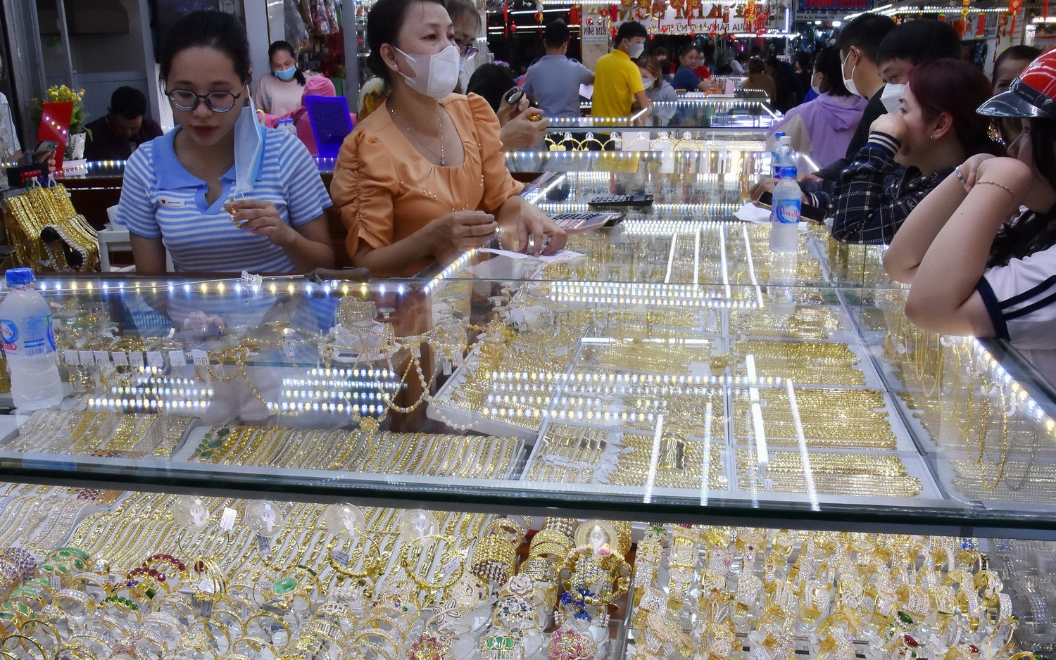 Ngược dòng thế giới, giá vàng SJC có diễn biến bất ngờ