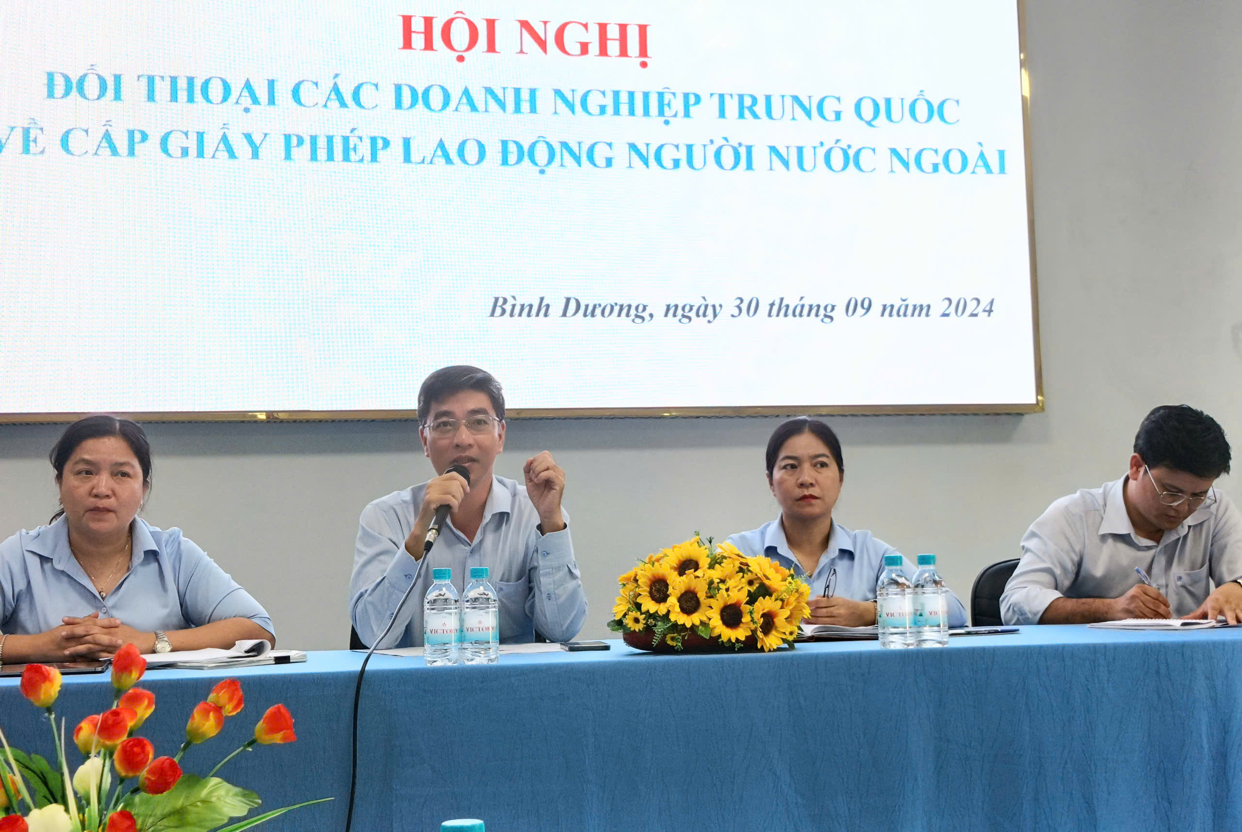 Gỡ khó công tác cấp giấy phép cho lao động nước ngoài- Ảnh 1.