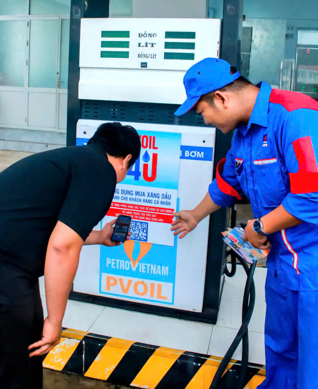 App PVOIL 4U được kh&aacute;ch h&agrave;ng đ&aacute;nh gi&aacute; cao v&igrave; sự tiện dụng, nhanh ch&oacute;ng v&agrave; dễ d&agrave;ng