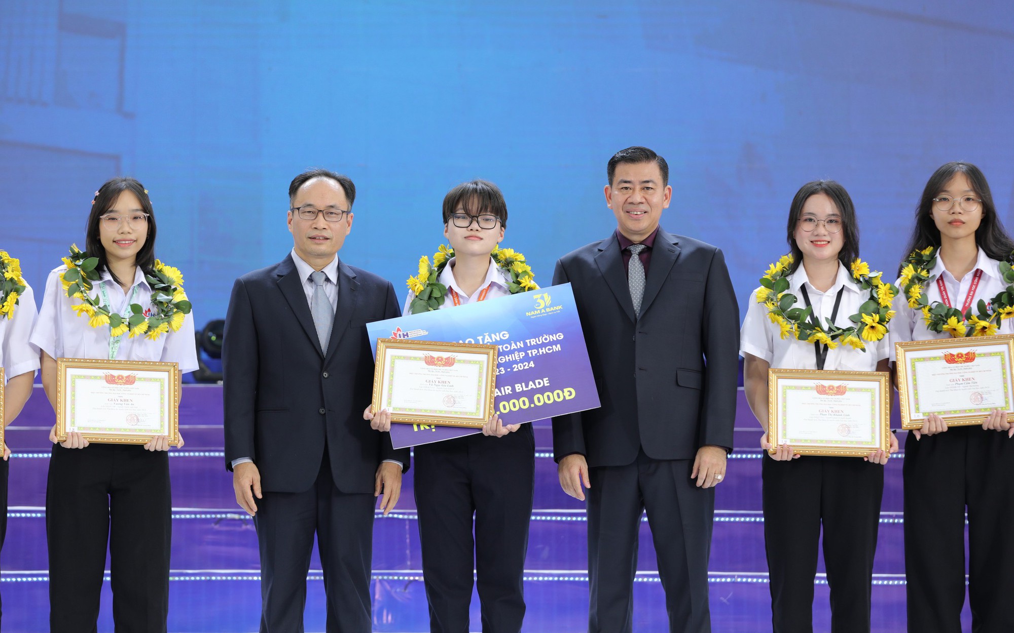 IUH khẳng định t&iacute;nh nh&acirc;n văn trong gi&aacute;o dục