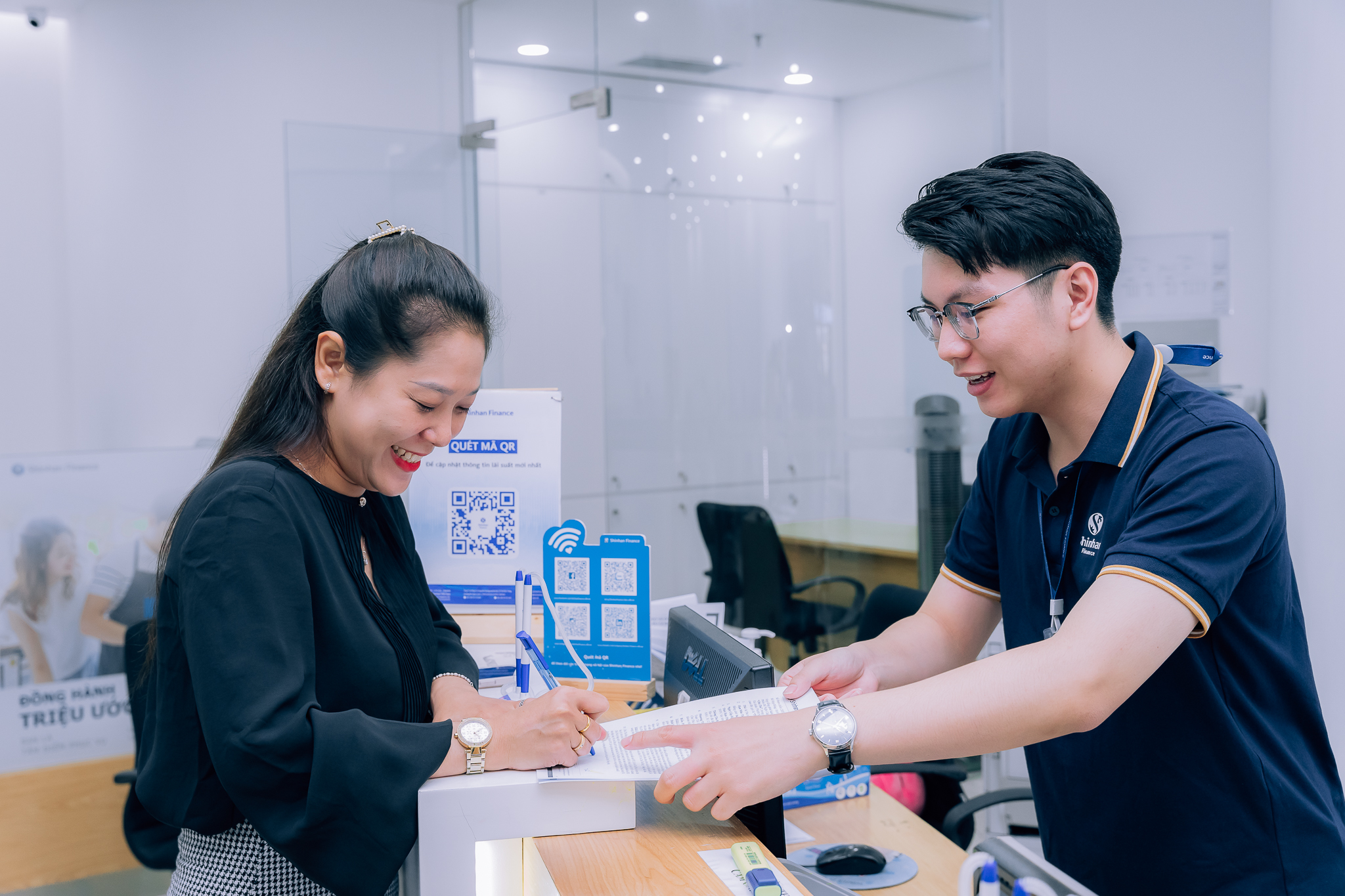 Shinhan Finance: 18 năm vun đắp tài chính nhân văn- Ảnh 1. Shinhan Finance: 18 năm vun đắp tài chính nhân văn- Ảnh 1.