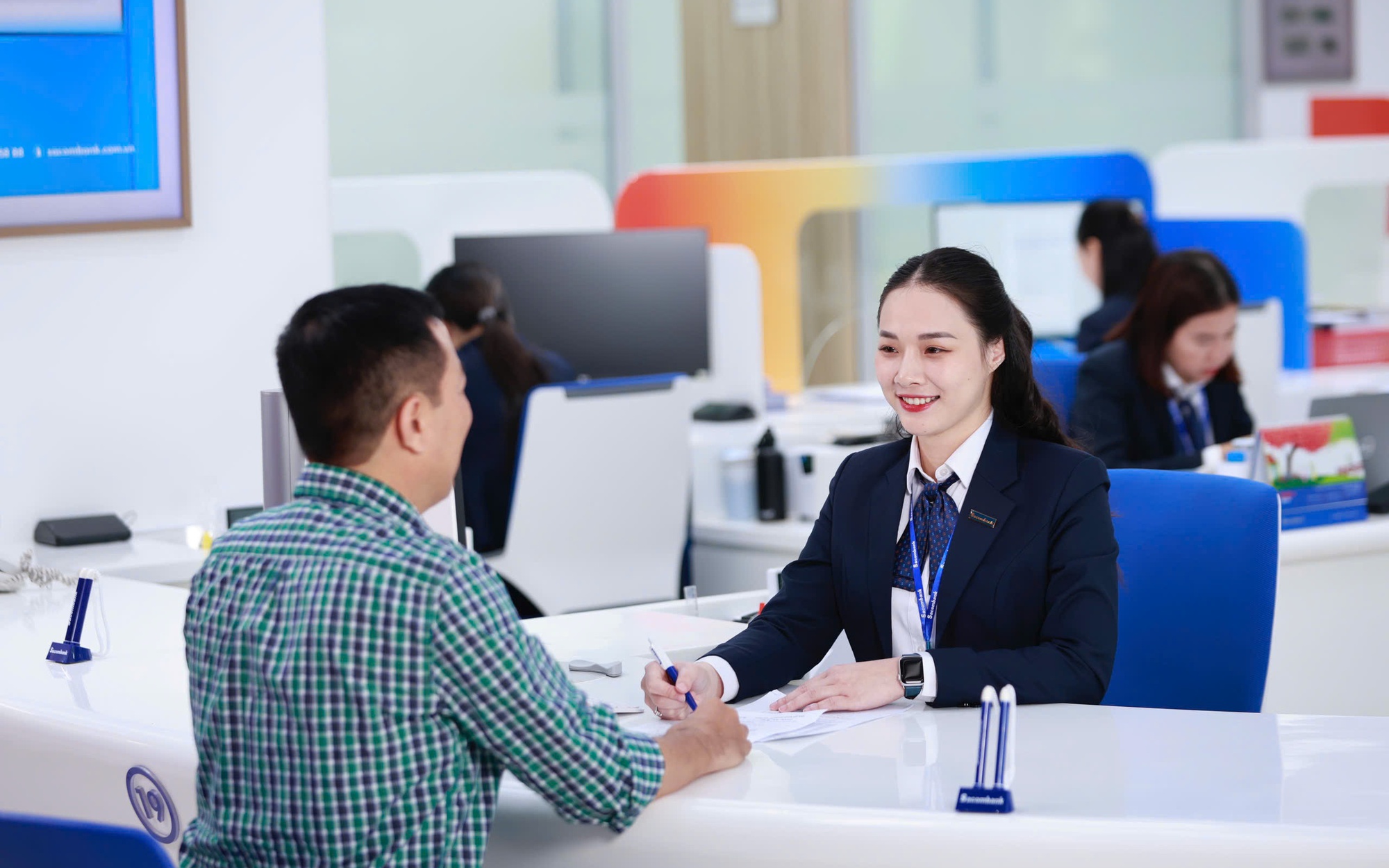 Sacombank v&agrave; h&agrave;nh tr&igrave;nh từ t&acirc;m