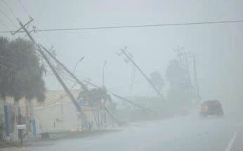 Clip: Bão Milton đổ bộ Florida, kèm lốc xoáy kinh hoàng