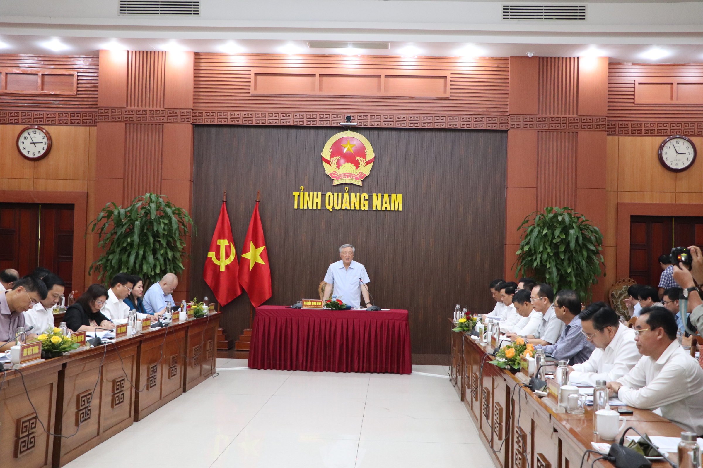 Ph&oacute; Thủ tướng Thường trực Nguyễn H&ograve;a B&igrave;nh l&agrave;m việc với 5 địa phương miền Trung- Ảnh 1.