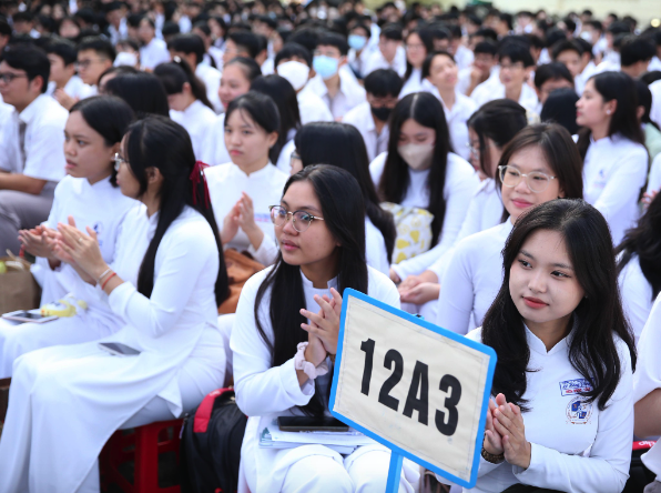 Đề xuất miễn học ph&iacute; cho con nh&agrave; gi&aacute;o: Phản hồi mới nhất từ Bộ GD-ĐT- Ảnh 1.