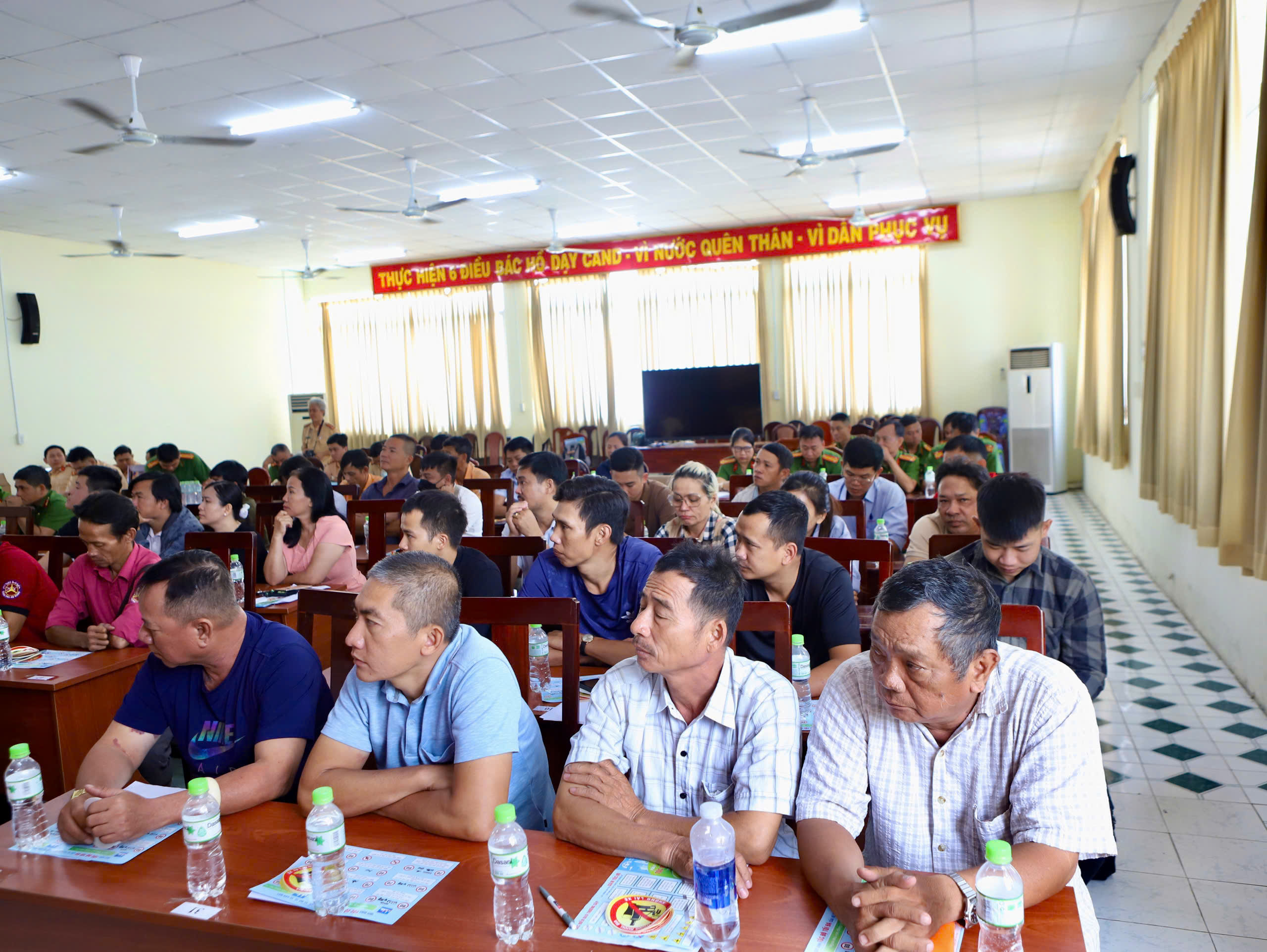 Công an biểu dương nhà xe "tỉnh táo"- Ảnh 2.