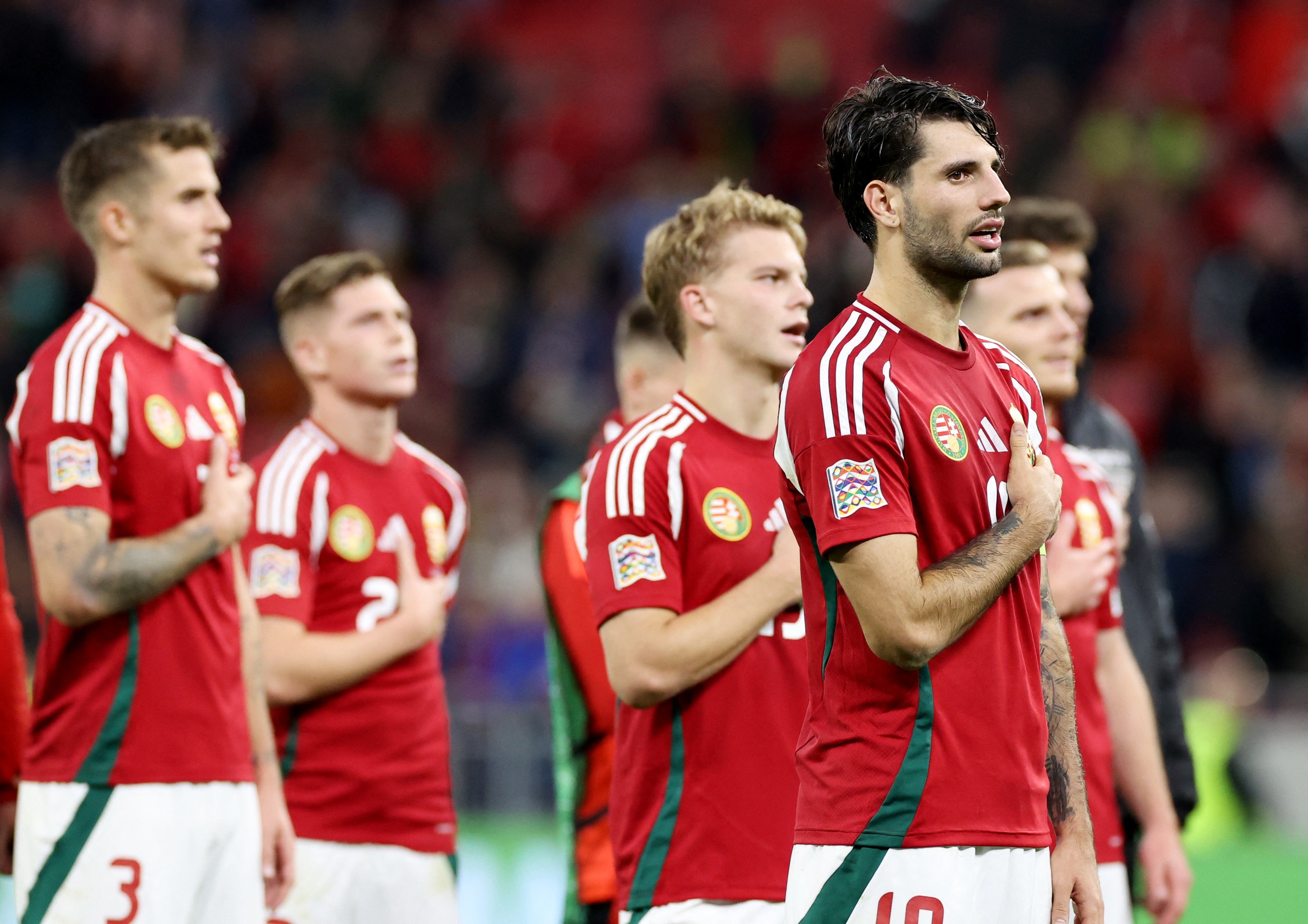 H&agrave; Lan tho&aacute;t thua Hungary ngoạn mục d&ugrave; Van Dijk bị thẻ đỏ- Ảnh 6.