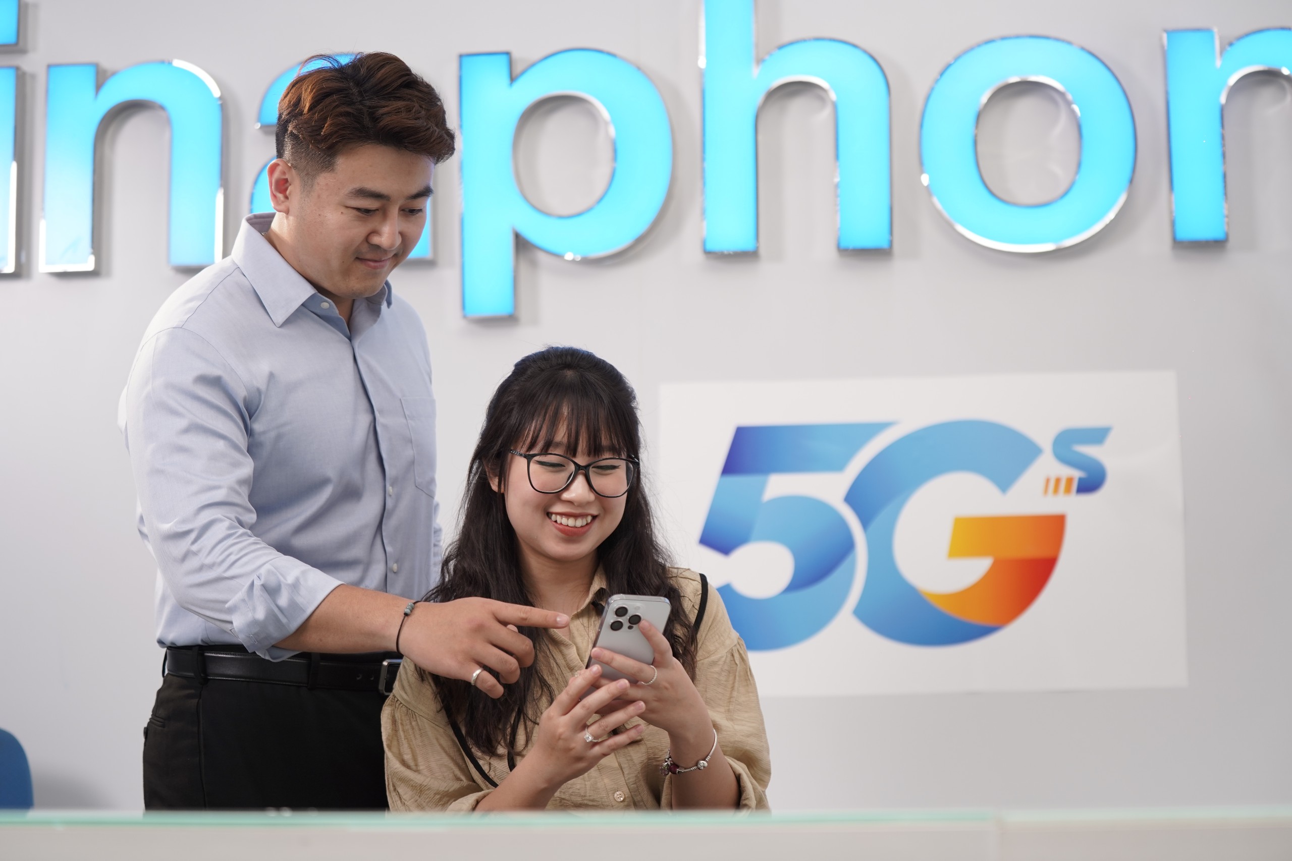 Kh&aacute;ch h&agrave;ng được trải nghiệm miễn ph&iacute; VinaPhone 5G mượt m&agrave; si&ecirc;u tốc độ
