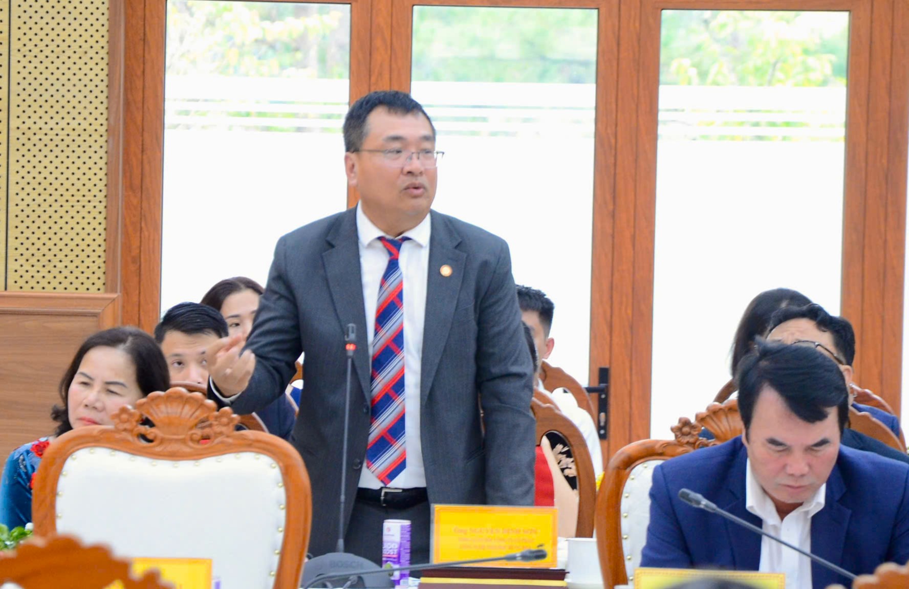 Quyền B&iacute; thư Tỉnh ủy L&acirc;m Đồng đặt c&acirc;u hỏi: V&igrave; sao 9 th&aacute;ng chỉ thu h&uacute;t được 3 dự &aacute;n?- Ảnh 5.