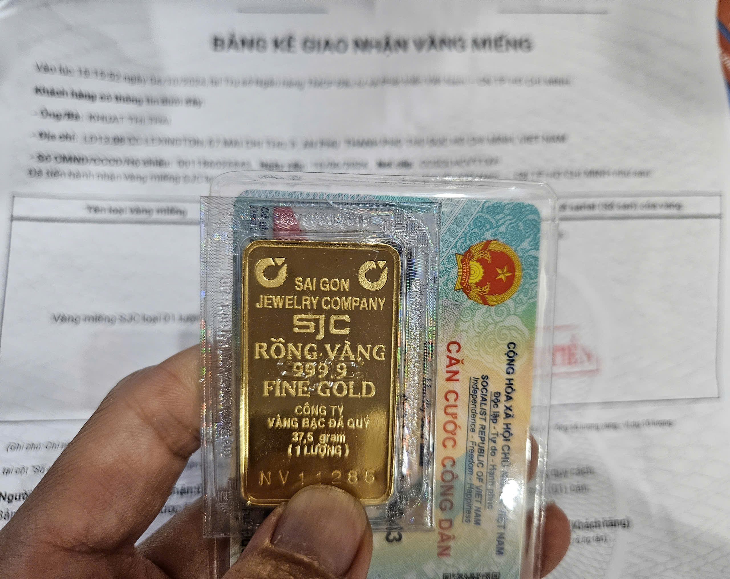 Giá vàng miếng SJC tăng cao vượt 138 triệu đồng vào 1 - 10 - Ảnh 2.