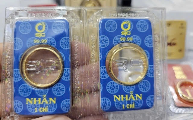 Giá vàng nhẫn 99,99 trở lại "đường đua"