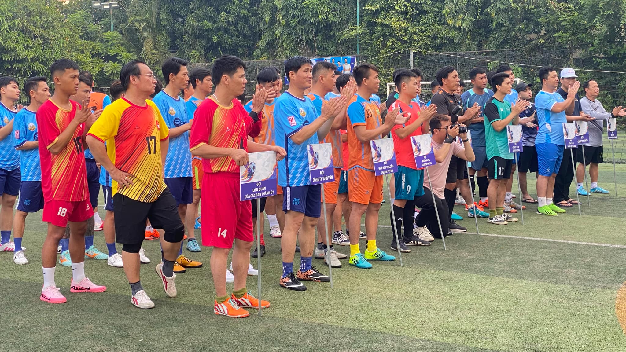 S&ocirc;i nổi Giải B&oacute;ng đ&aacute; kỷ niệm ng&agrave;y truyền thống Cơ quan chuy&ecirc;n tr&aacute;ch tham mưu, gi&uacute;p việc Th&agrave;nh ủy- Ảnh 2.